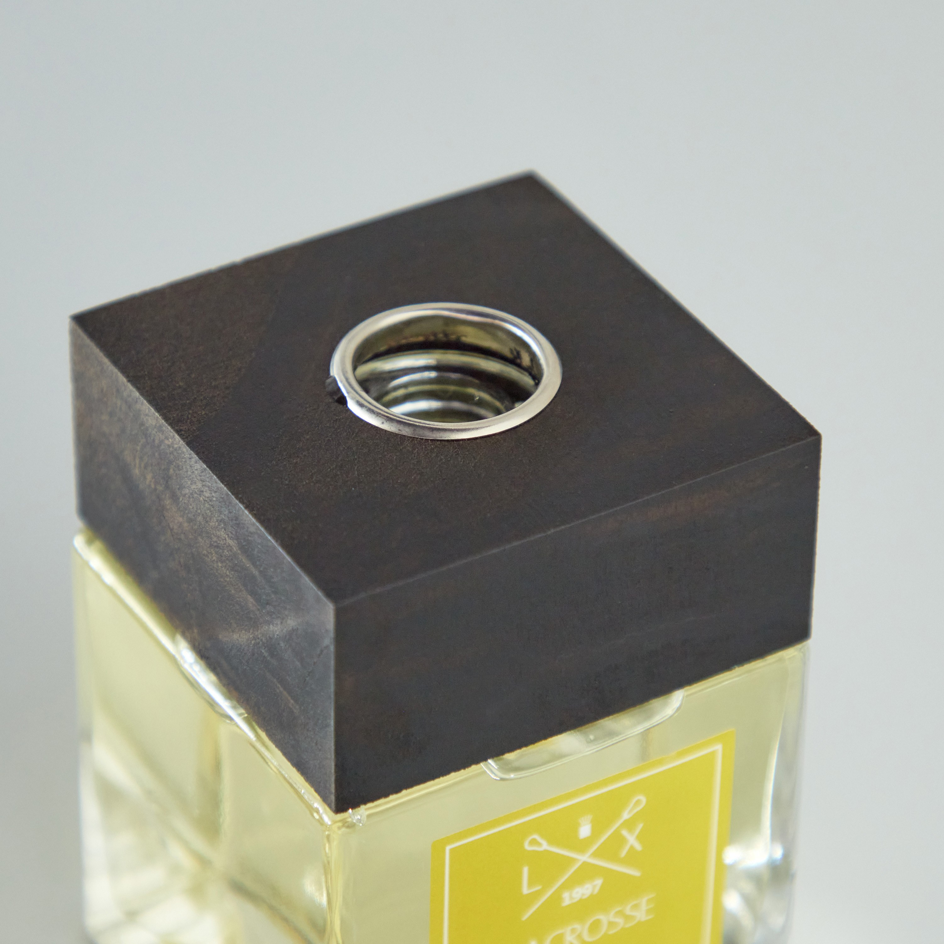 Lacrosse Dark Amber Diffuser - 200 ml-household-homefragrance-reeddiffusers-image-3