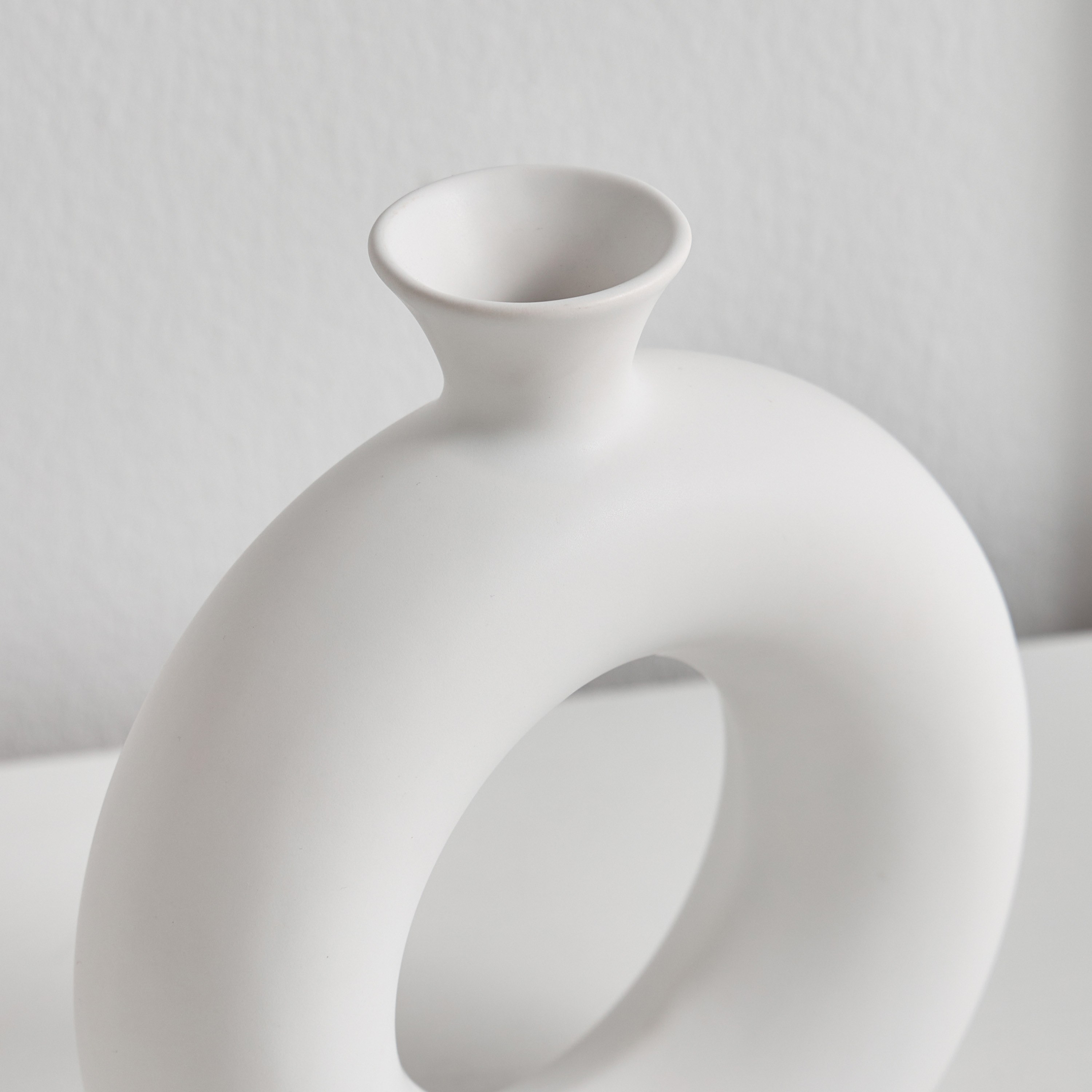Modern Monochrome Reign Ceramic Vase - 23 cm-household-decor-vasesandbowls-image-2
