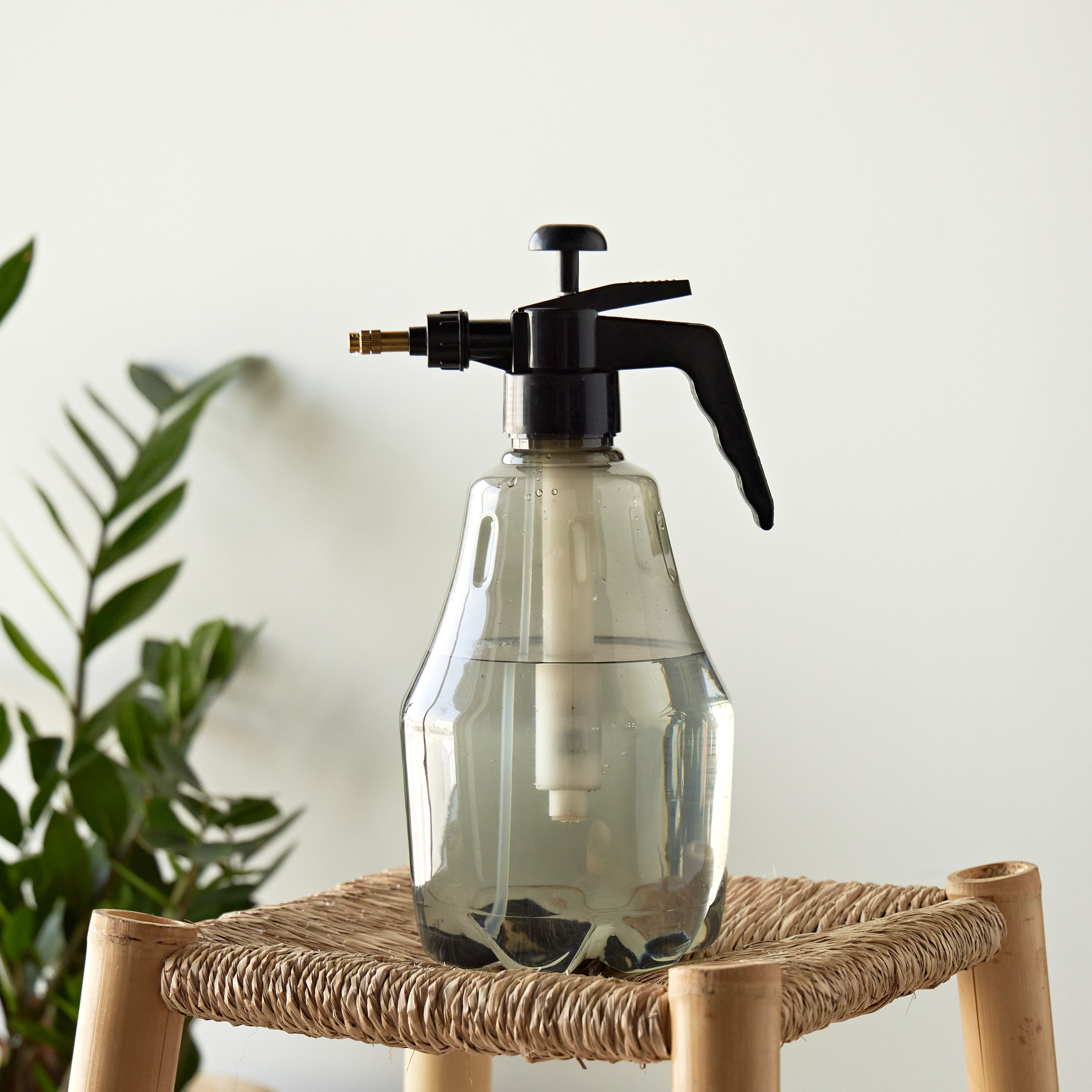 Aani Spray Bottle - 2 L-household-bathandlaundry-laundrysolutions-laundryaccessories-image-1