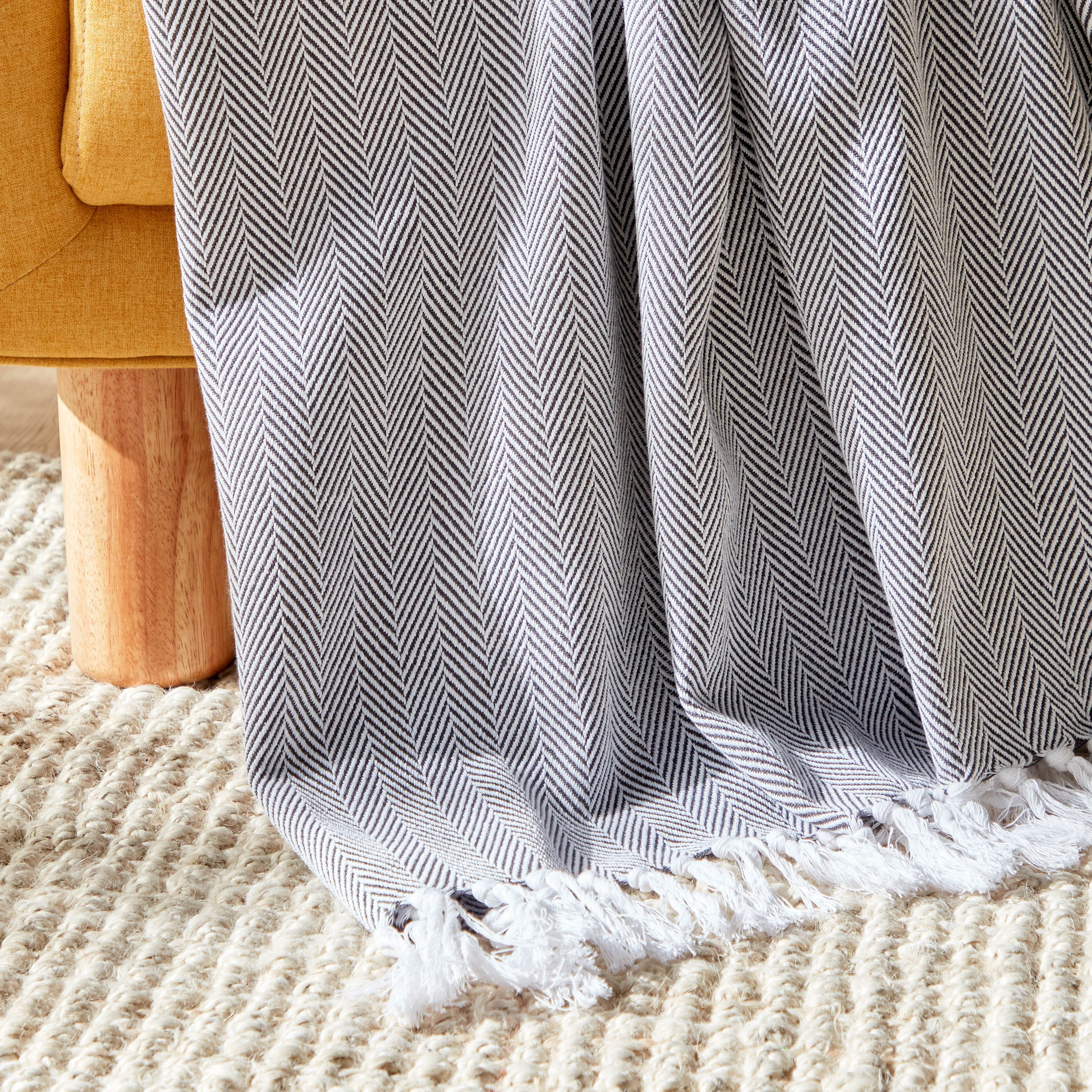 Herringbone Patterned Throw - 125x150 cm-household-cushionsandthrows-throwsandblankets-throws-image-2