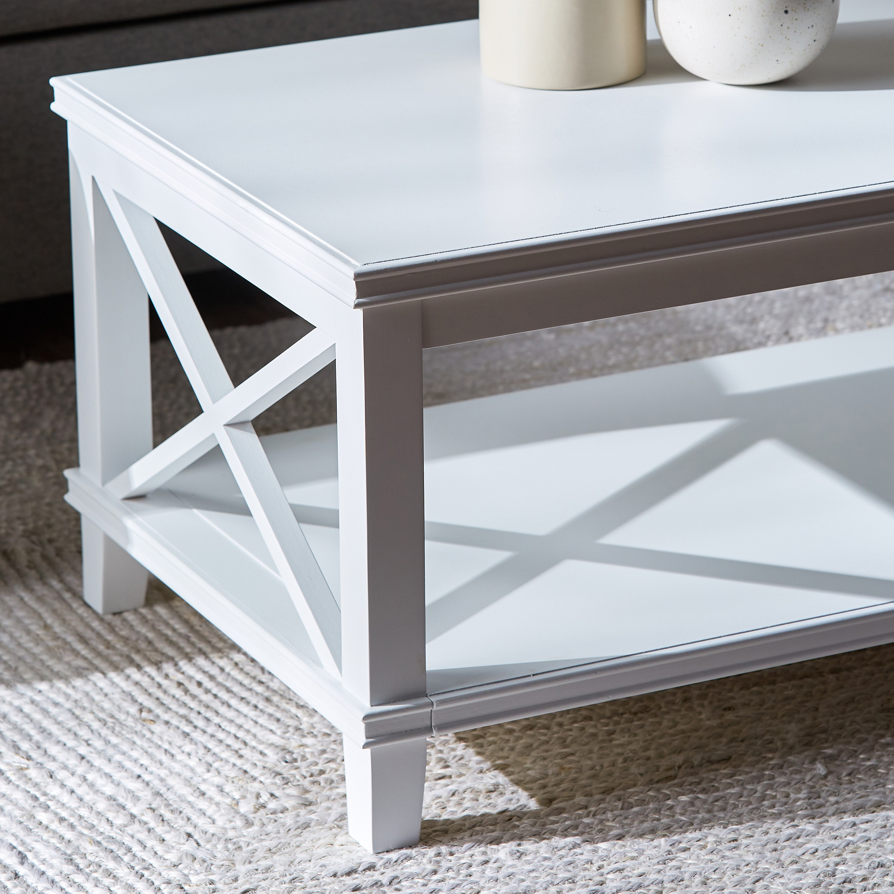 White hamptons deals coffee table