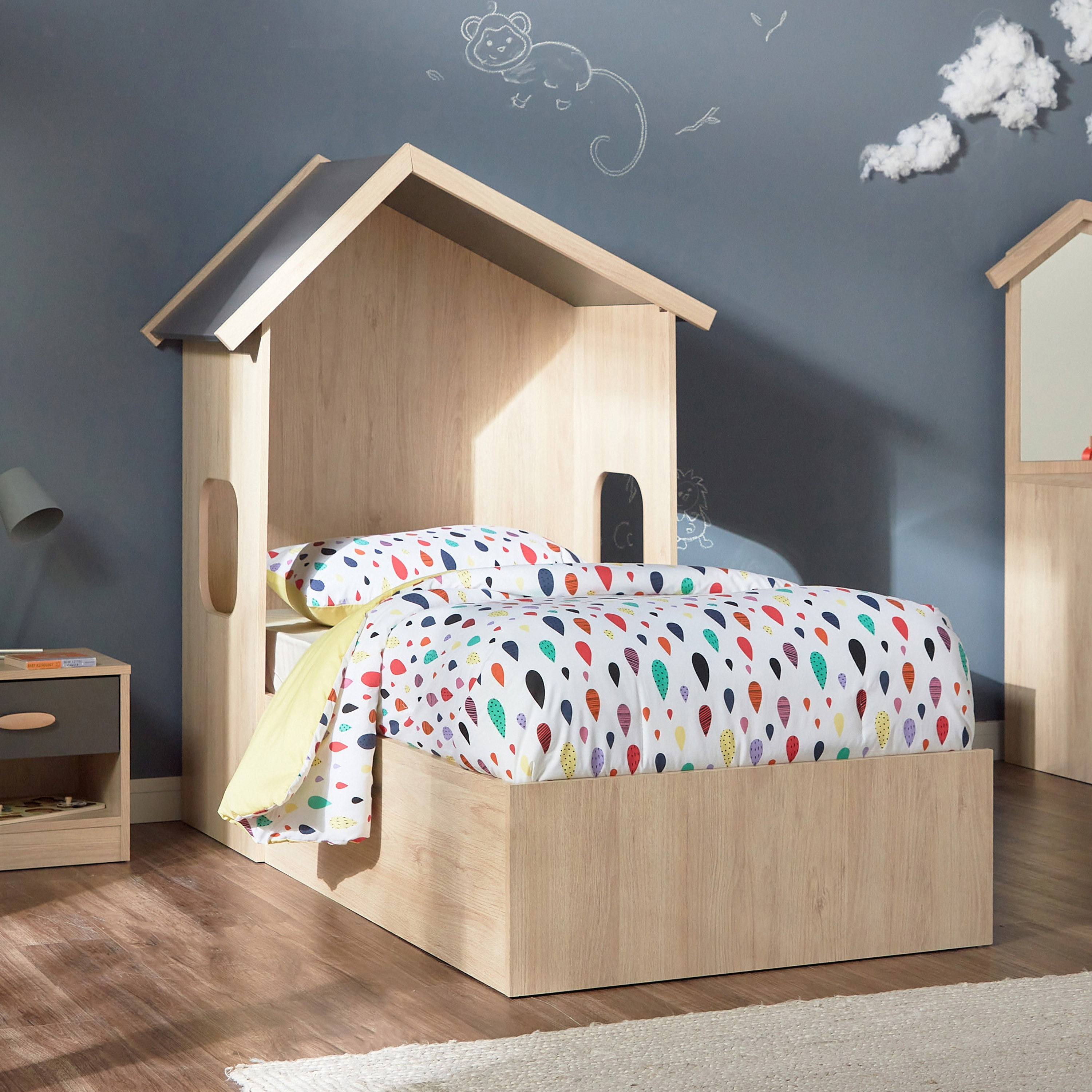 Montessori house outlet bed