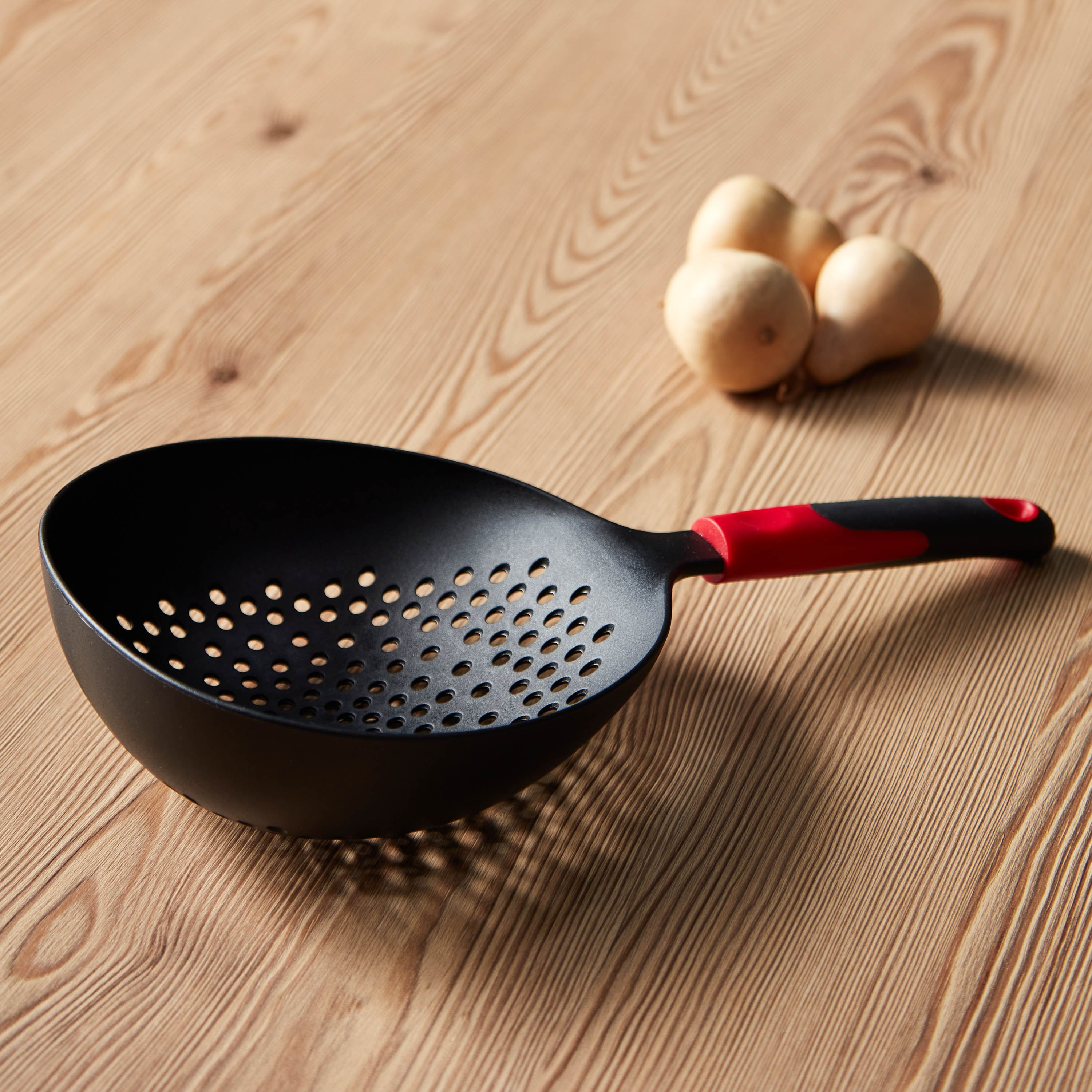 Essential Strainer-household-kitchen-kitchentoolsandutensils-colandersandstrainers-image-2