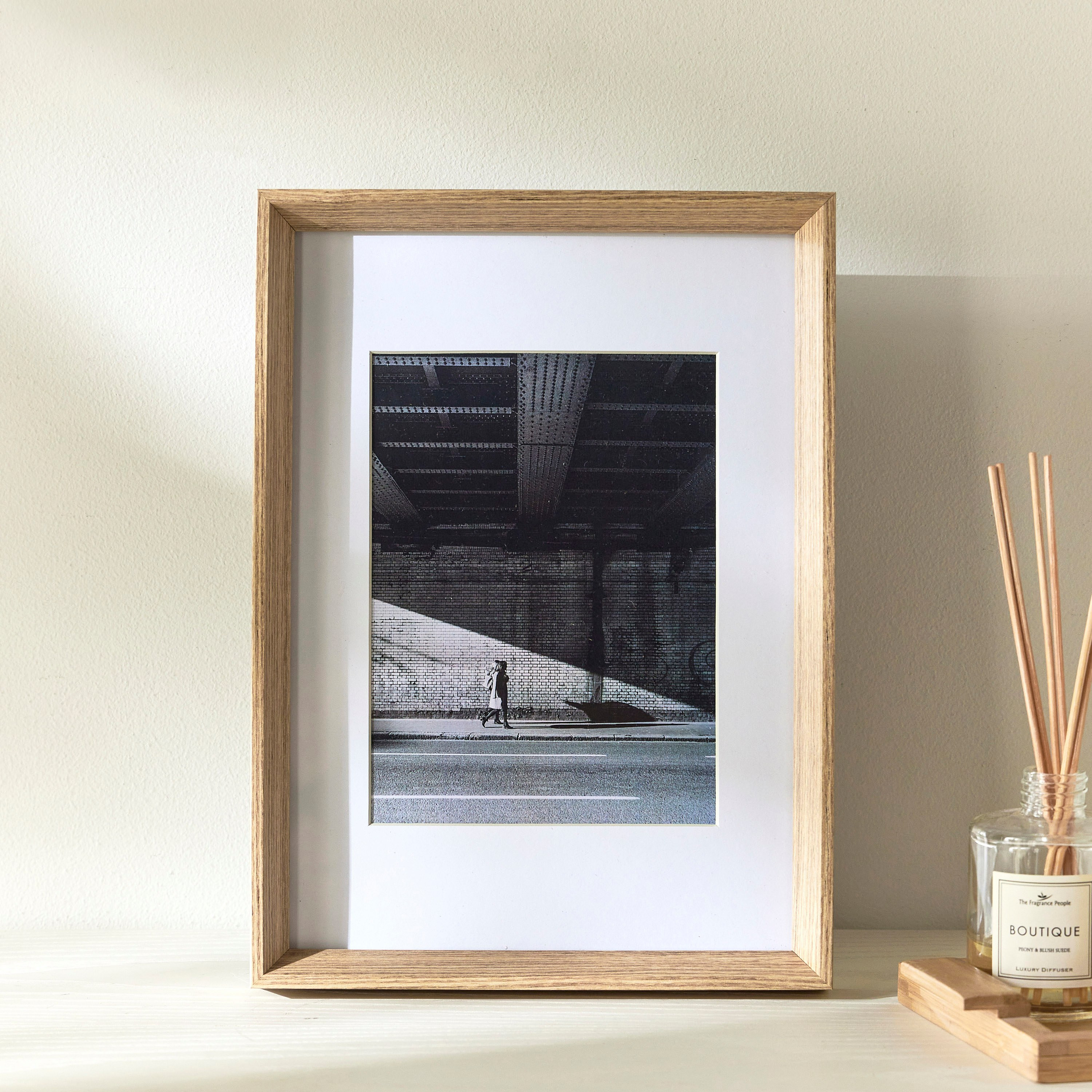 Aiden Photo Frame - 32x23 cm-household-walldecorandmirrors-photoframes-image-1
