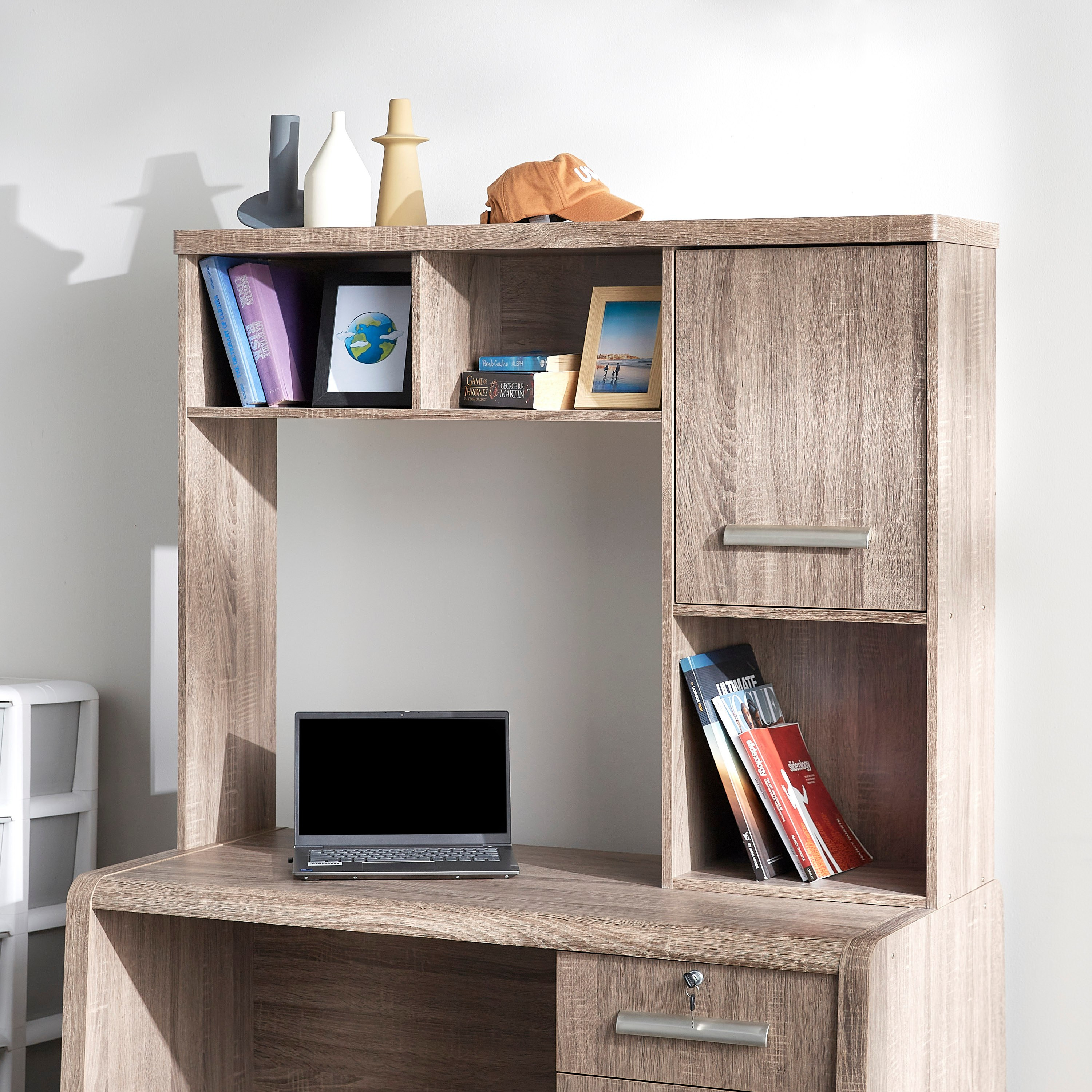 Saturn Hutch