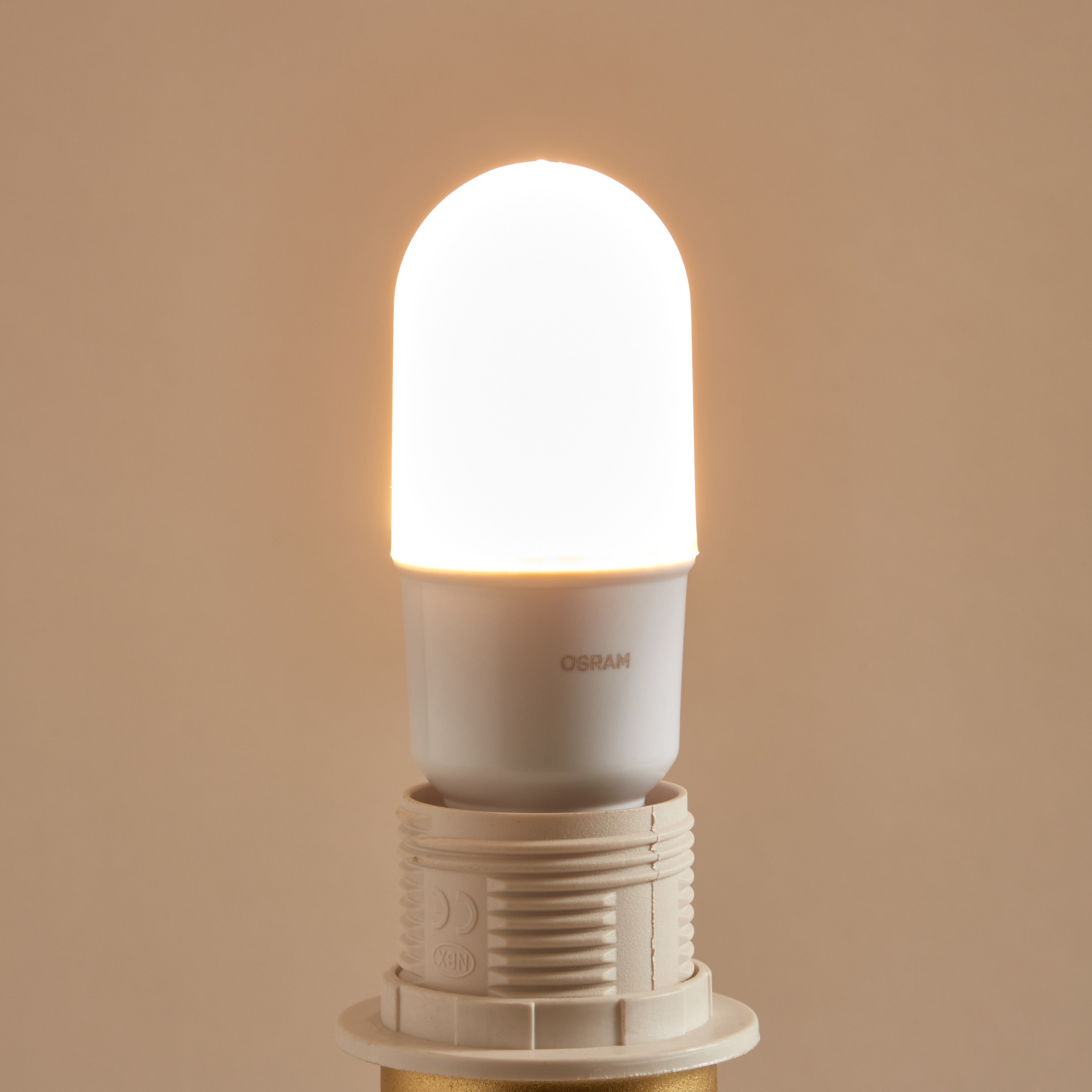 لمبة ال إي دي ضوء أبيض دافئ - إي27 7 واط من أوسرام-household-lighting-bulbsandbatteries-bulbs-image-3