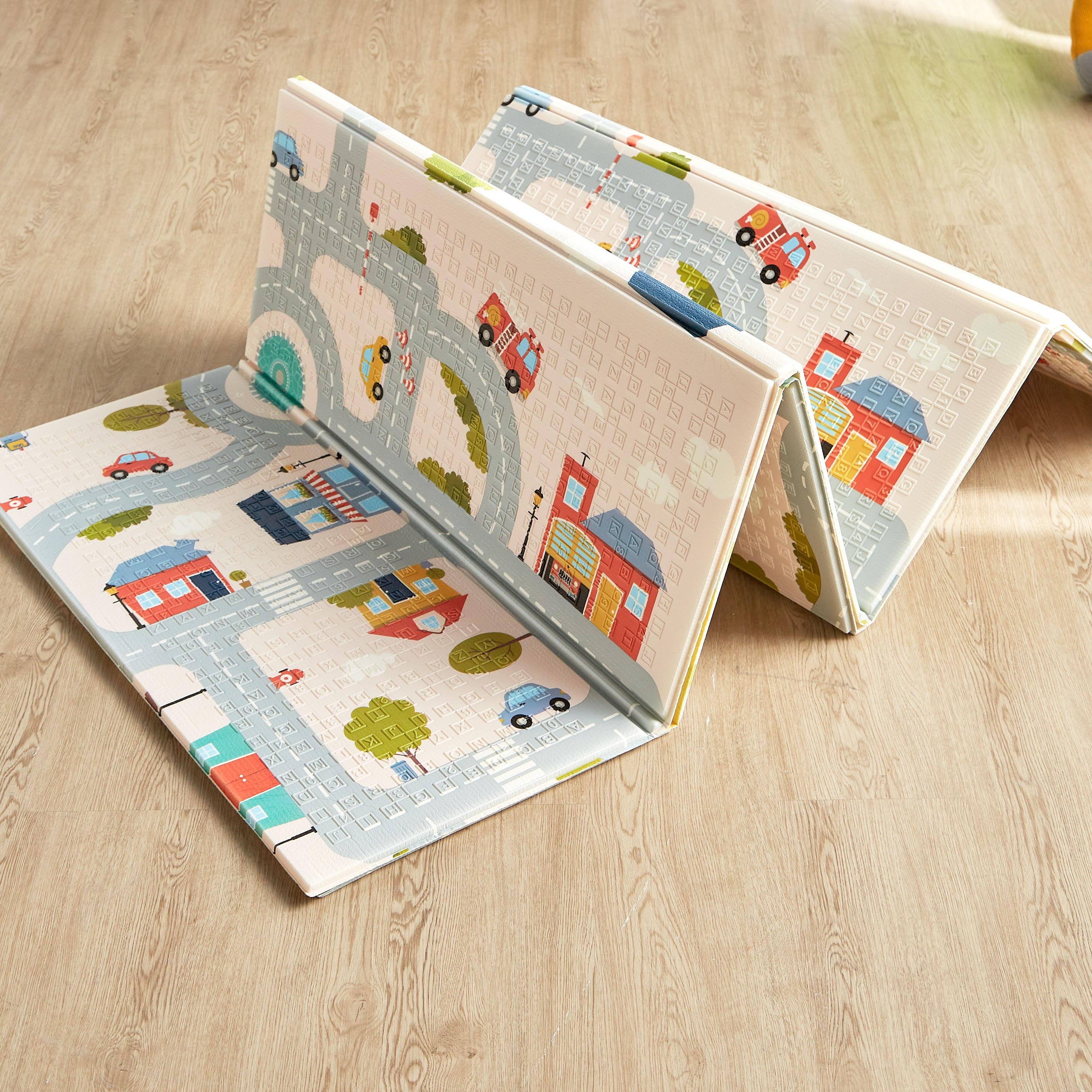 بساط لعب قابل للطي على الوجهين - نيبرهود - 177x197 سم-babyandkids-rugsandcarpets-playmats-image-4