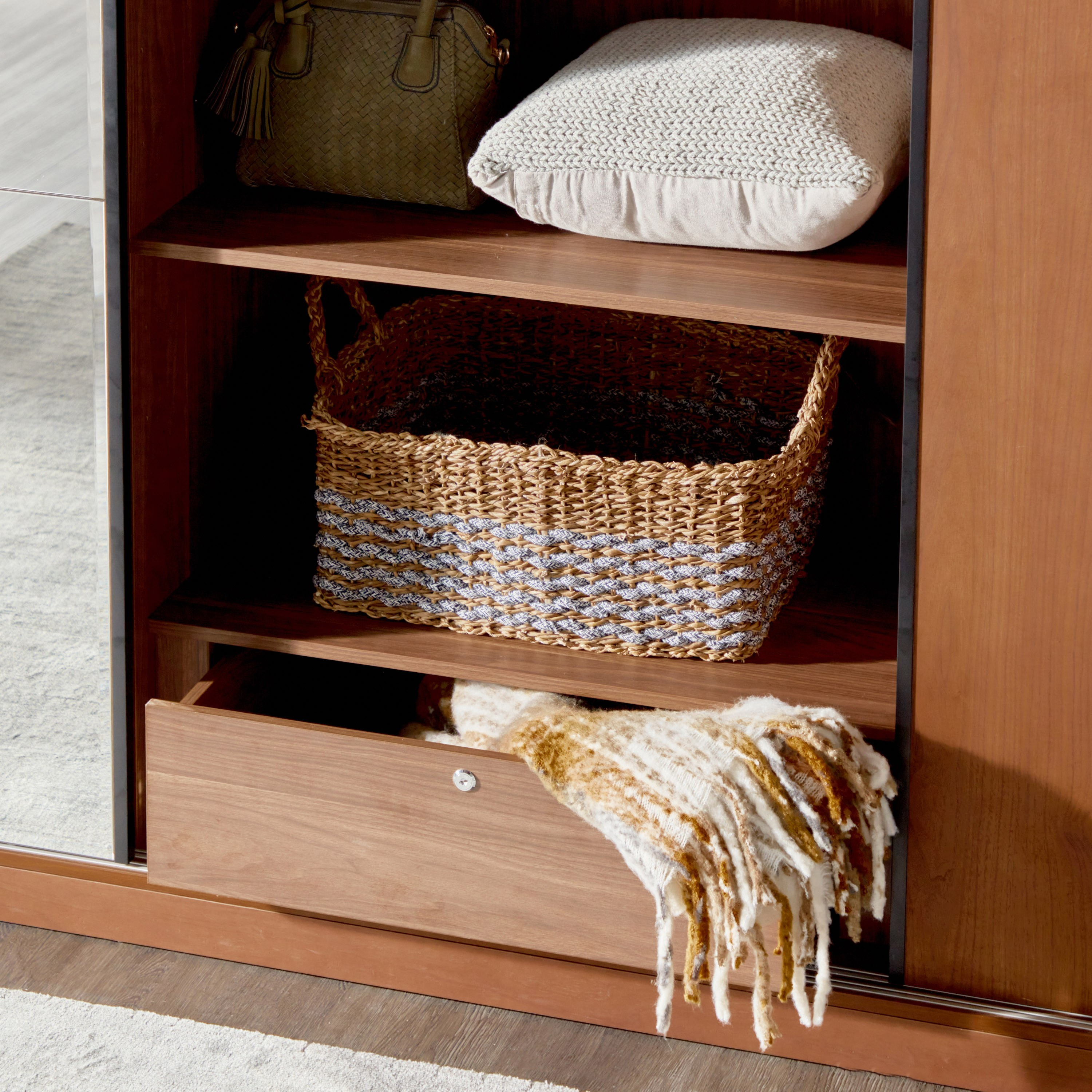 | خزانة ملابس بـ 3 أبواب إنزلاقية - بروكلين