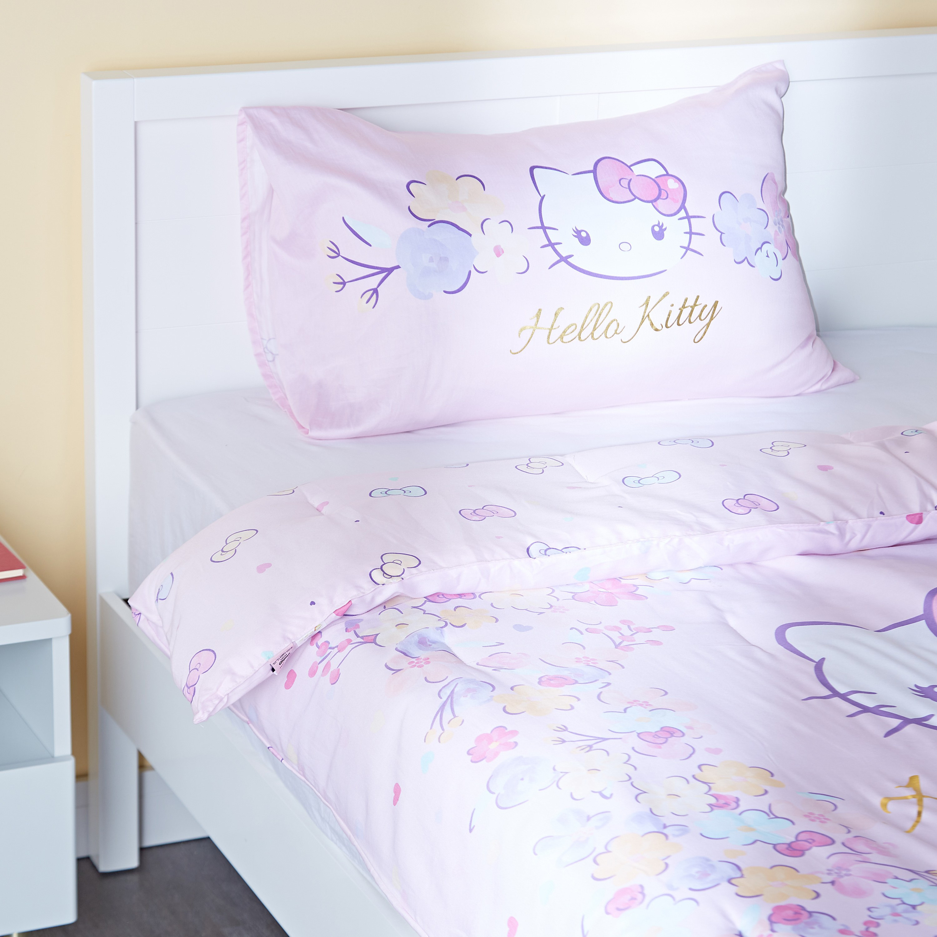 طقم لحاف كامل بتصميم أزهار - هالو كيتي - 160x220 سم-babyandkids-beddingandwindows-bedding-comforters-image-3