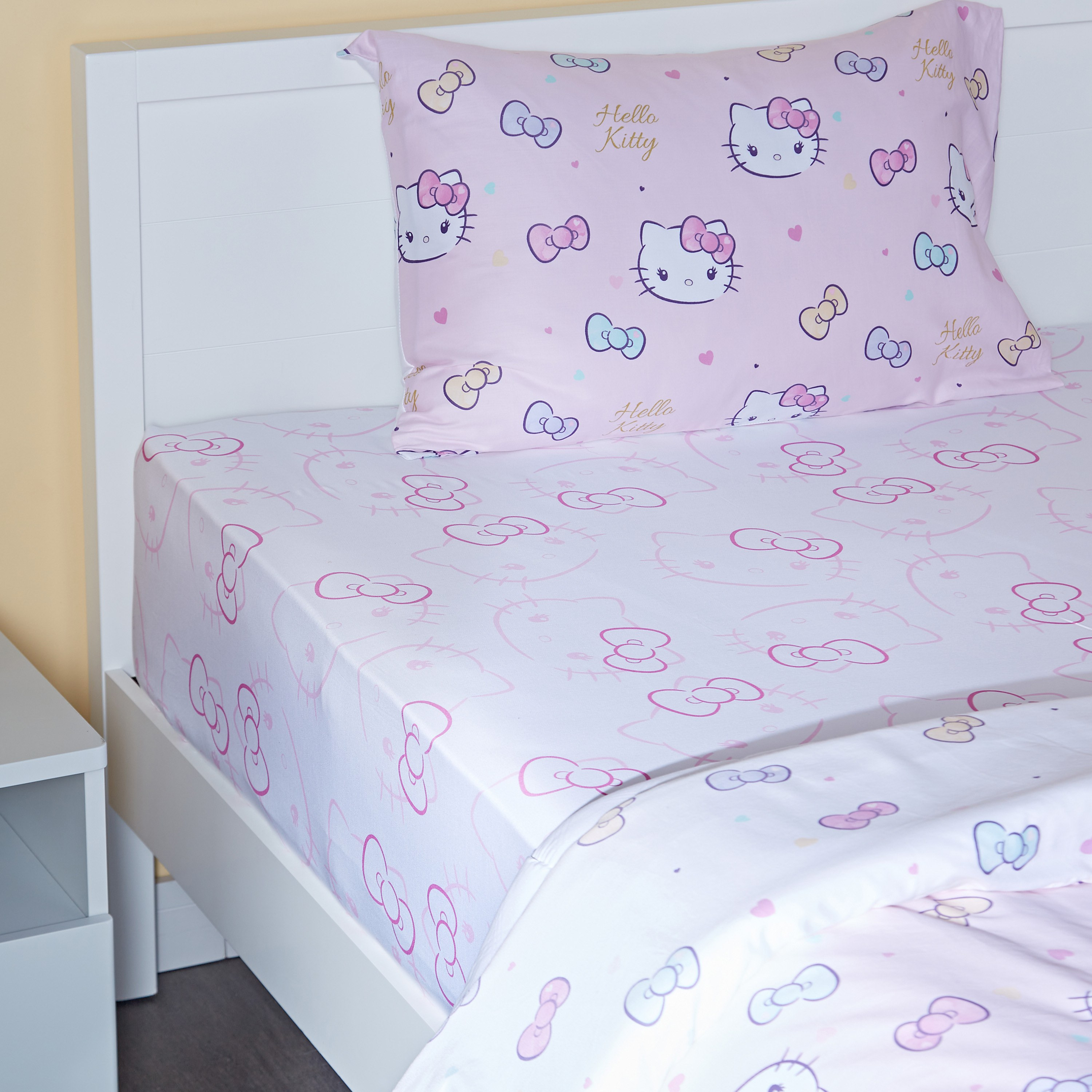 Hello Kitty Floral Single Fitted Sheet - 90x200 cm-babyandkids-beddingandwindows-bedding-fittedandflatsheets-image-1