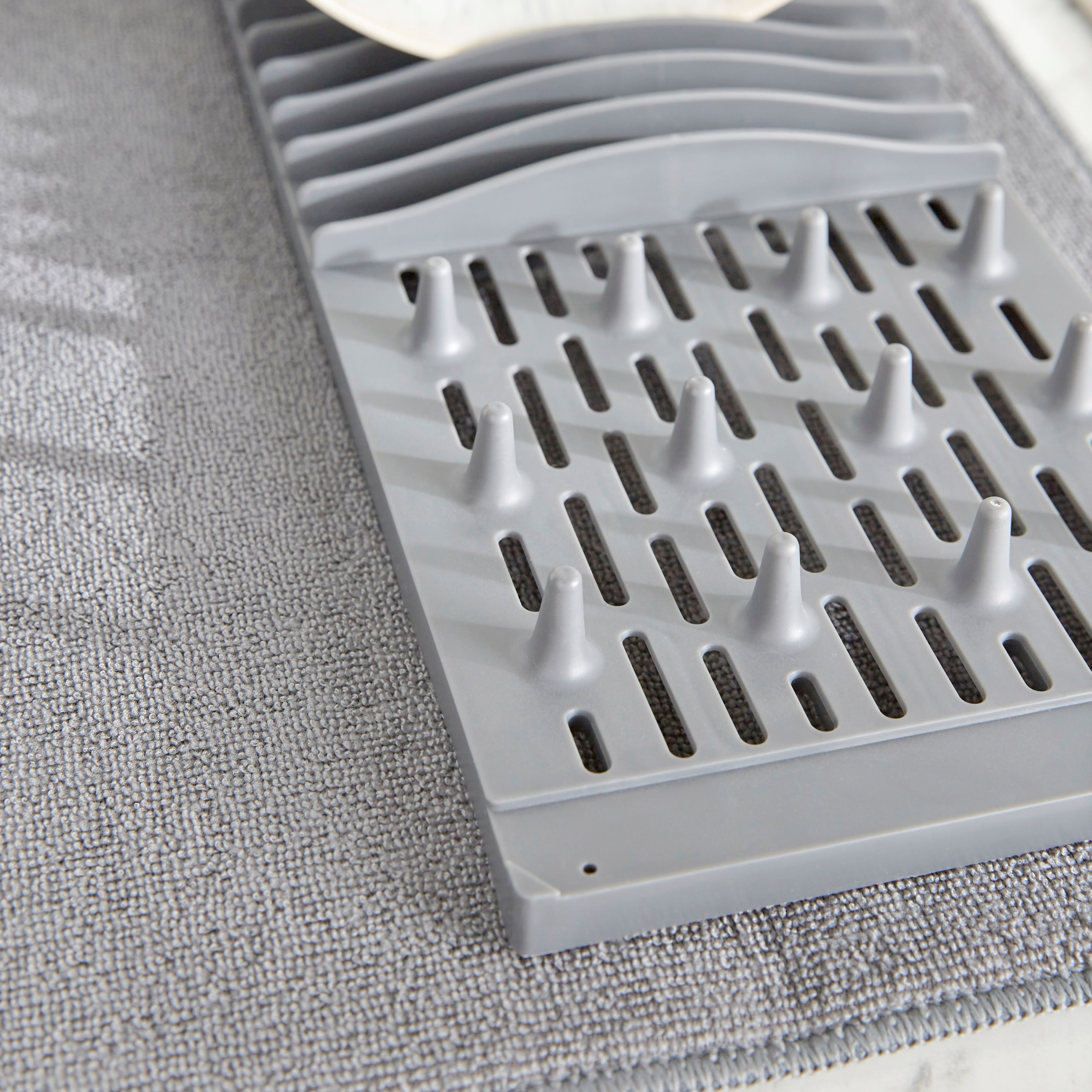 Skeido 2-in-1 Drying Mat with Rack - 50x40 cm-household-kitchen-dishwashingandaccessories-accessories-image-2