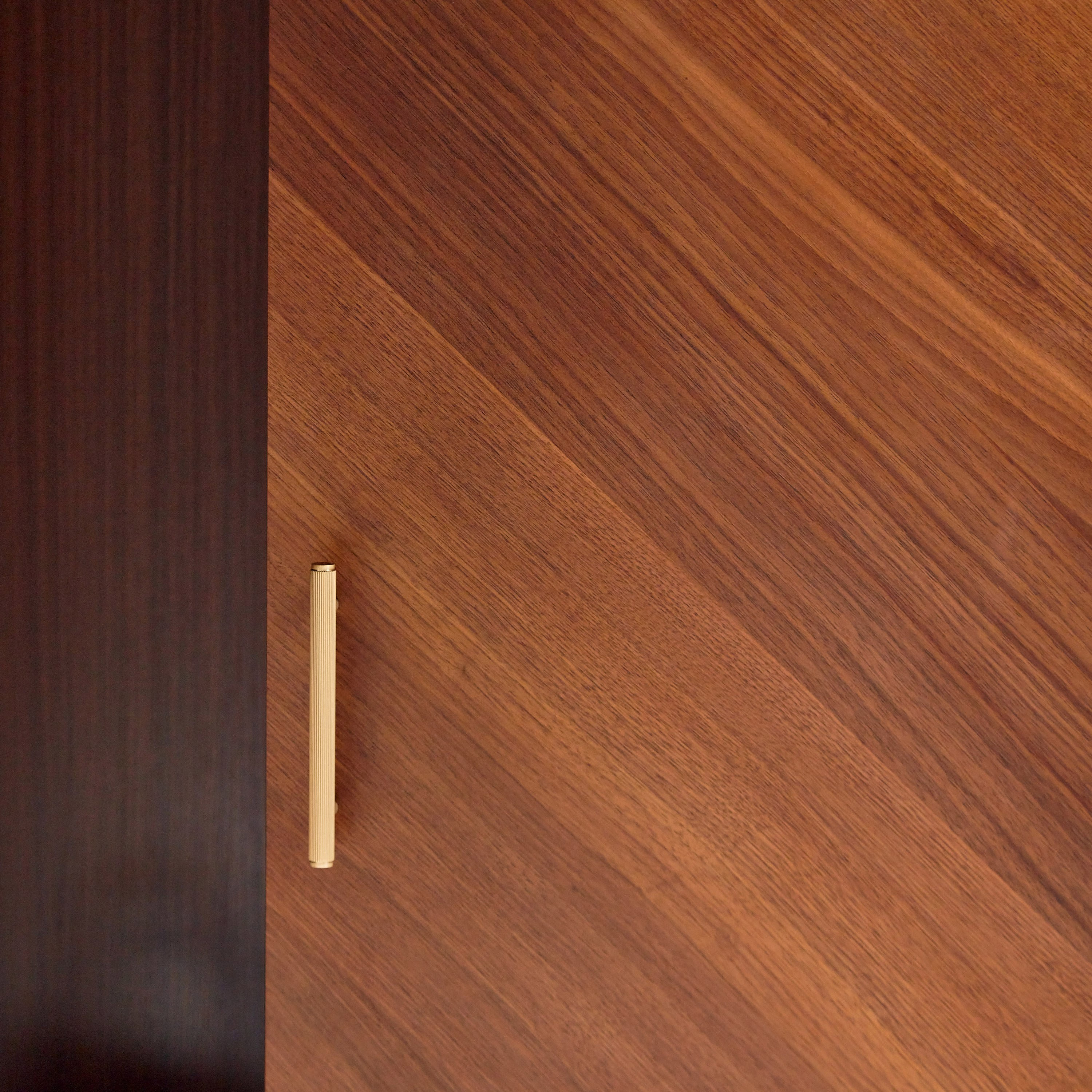 | خزانة ملابس 6 أبواب بأدراج - ريفايند فينتاج