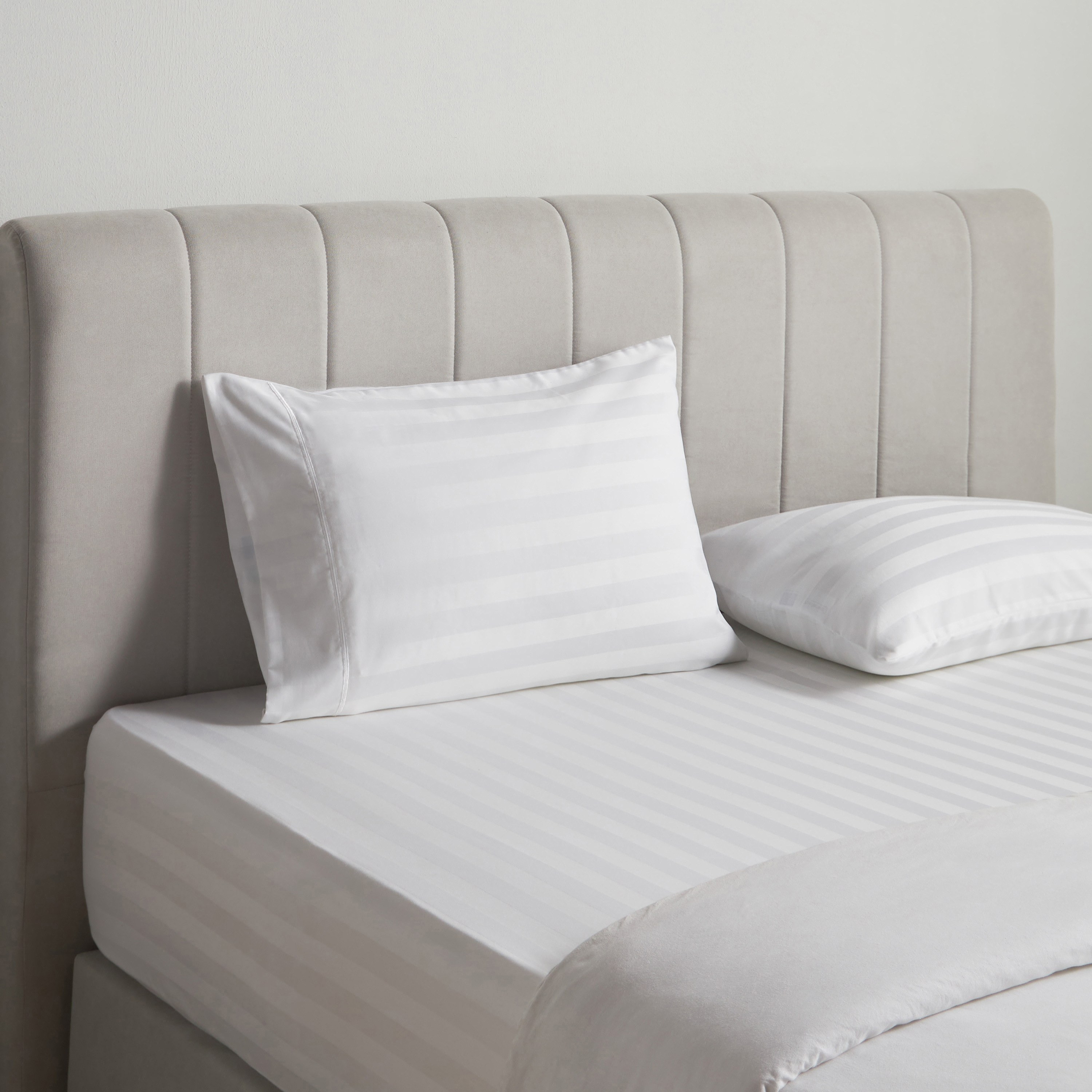 شرشف مطاطي كوين قطن ساتن بيما بعدد خيوط 525 - ساتن سترايب - 160x200 سم-household-bedding-sheetsandpillowcases-fittedsheets-image-3