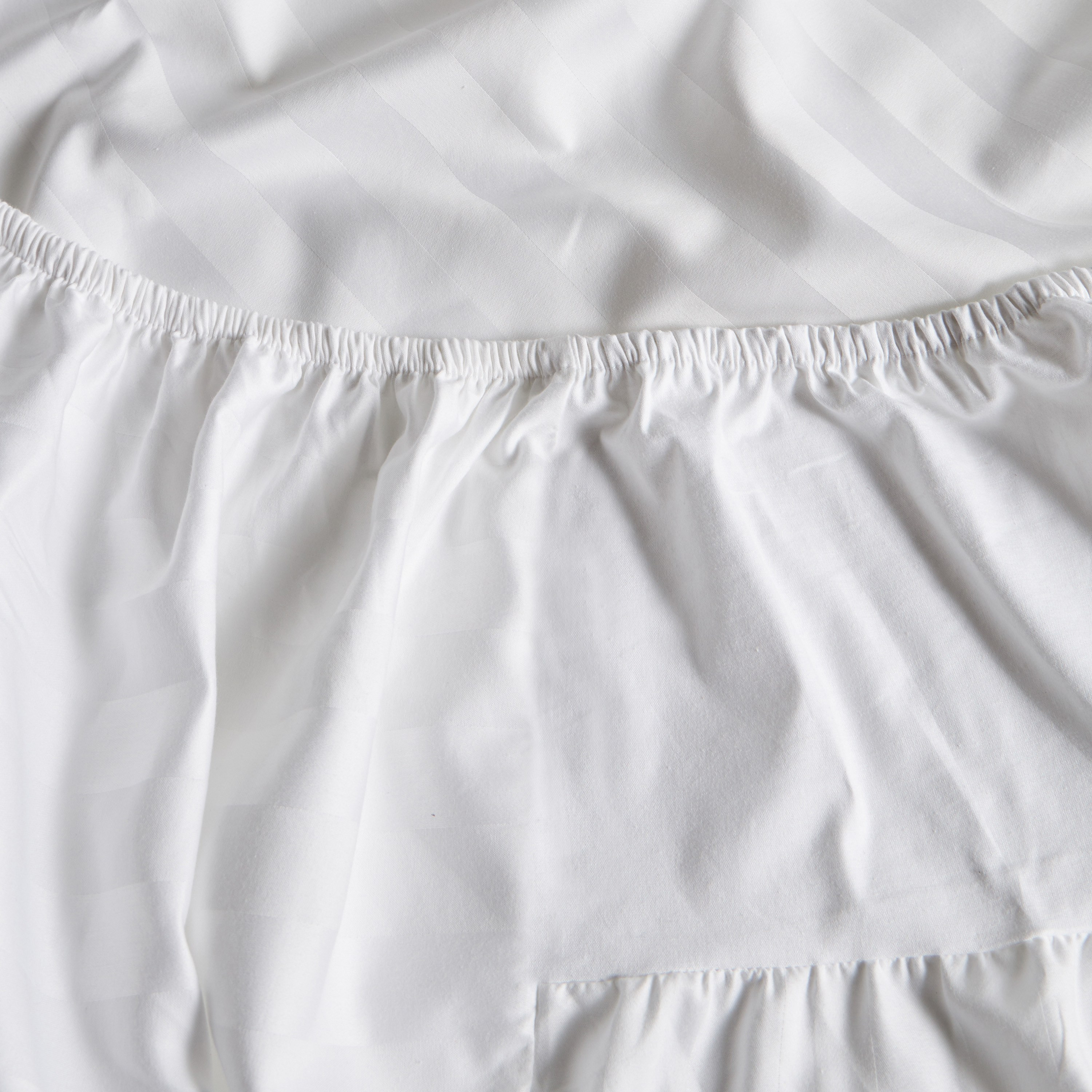 شرشف مطاطي كوين قطن ساتن بيما بعدد خيوط 525 - ساتن سترايب - 160x200 سم-household-bedding-sheetsandpillowcases-fittedsheets-image-2