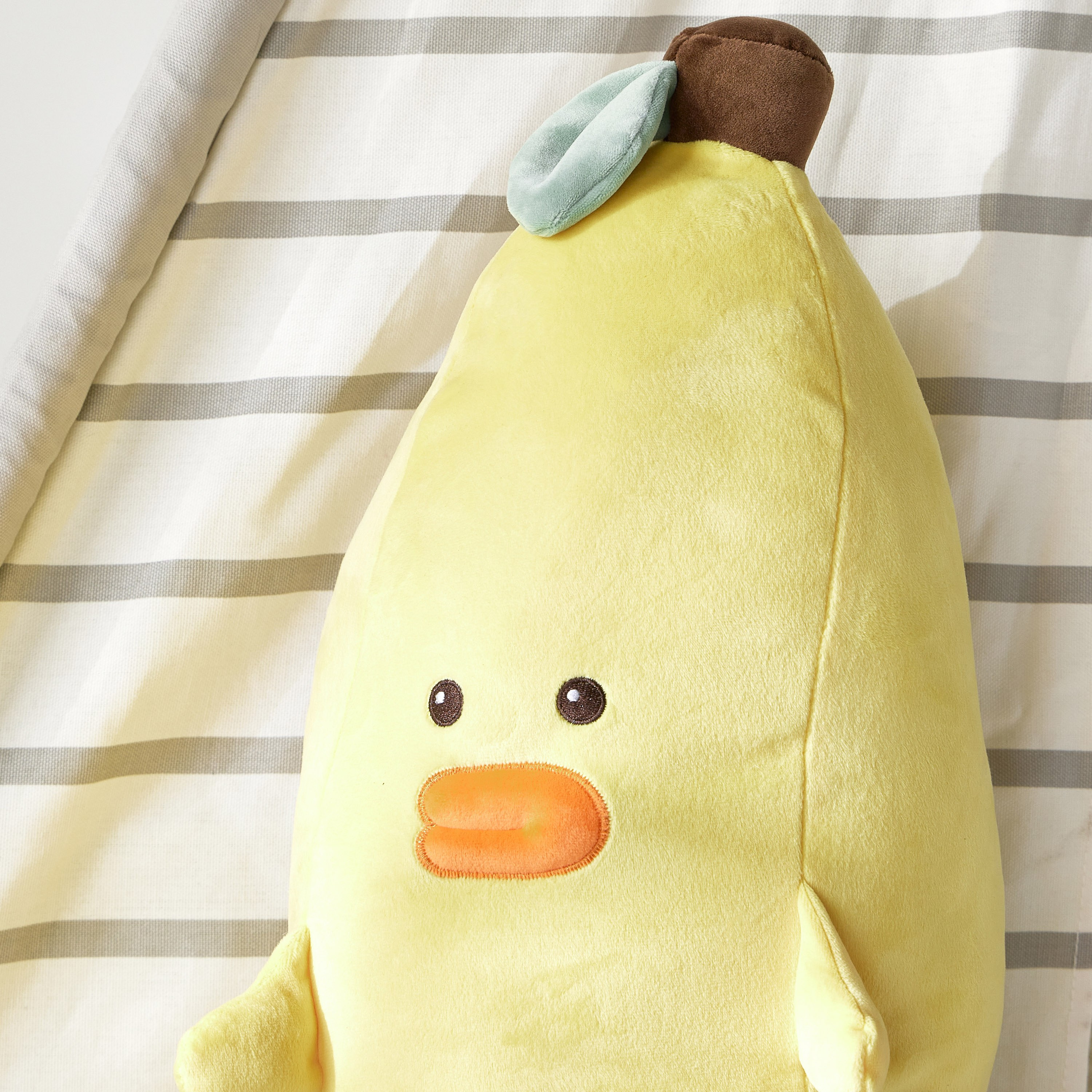 لعبة ناعمة الملمس بتصميم بطة وموزة - لومي - 45 سم-babyandkids-toys-softtoys-image-2