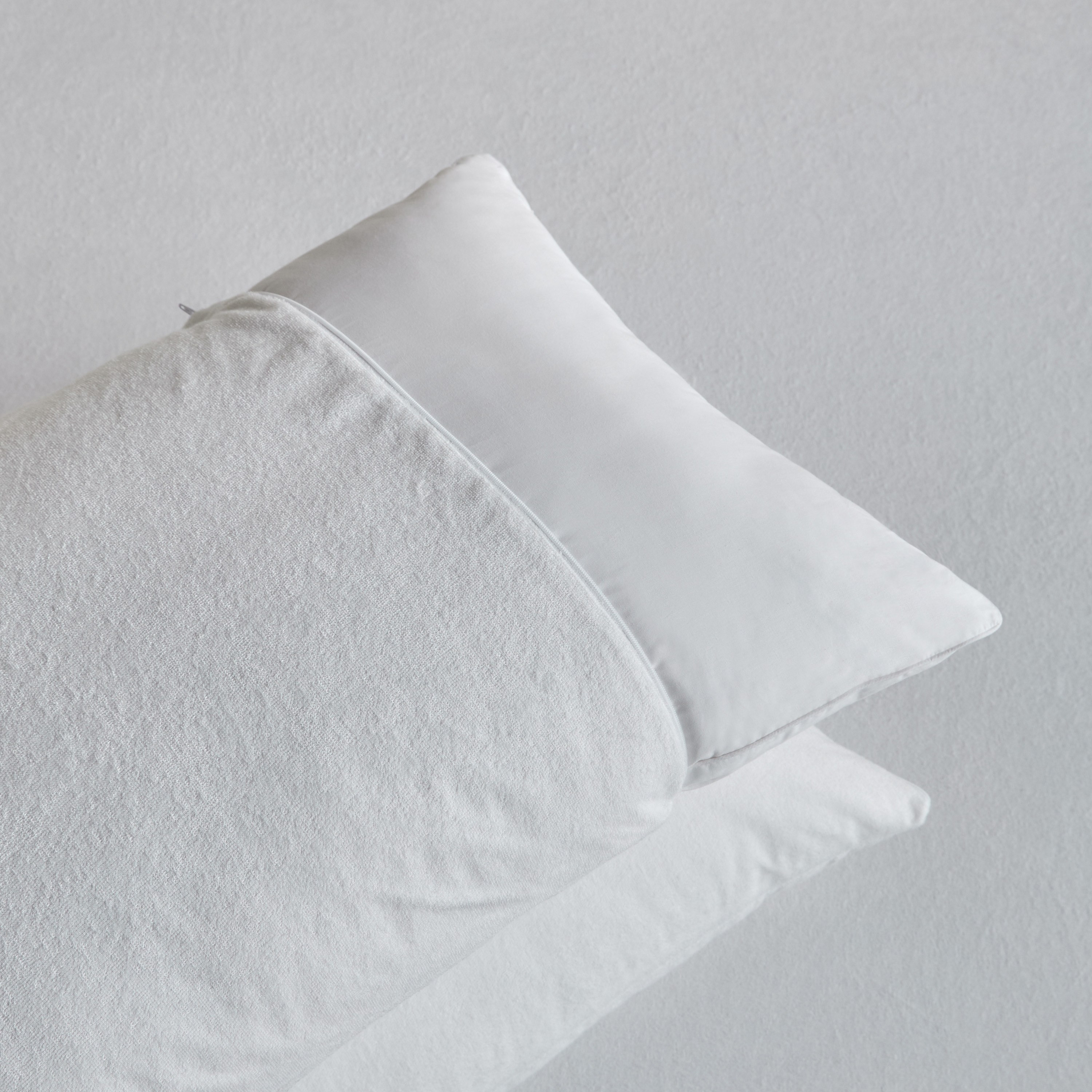 Secure Pillow Protector - 50x75 cm