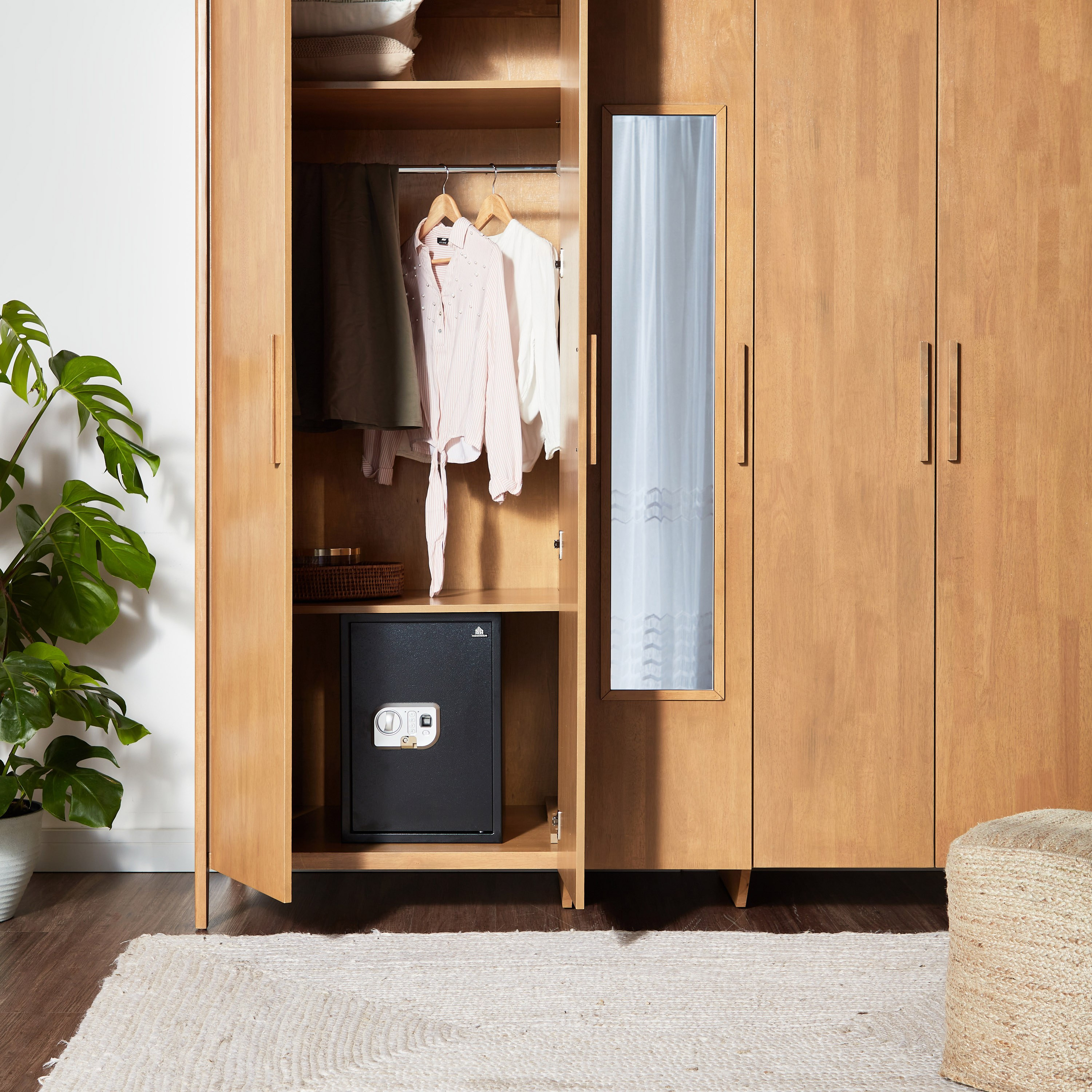 Electronic Safe-furniture-bedroom-storagesafes-image-6