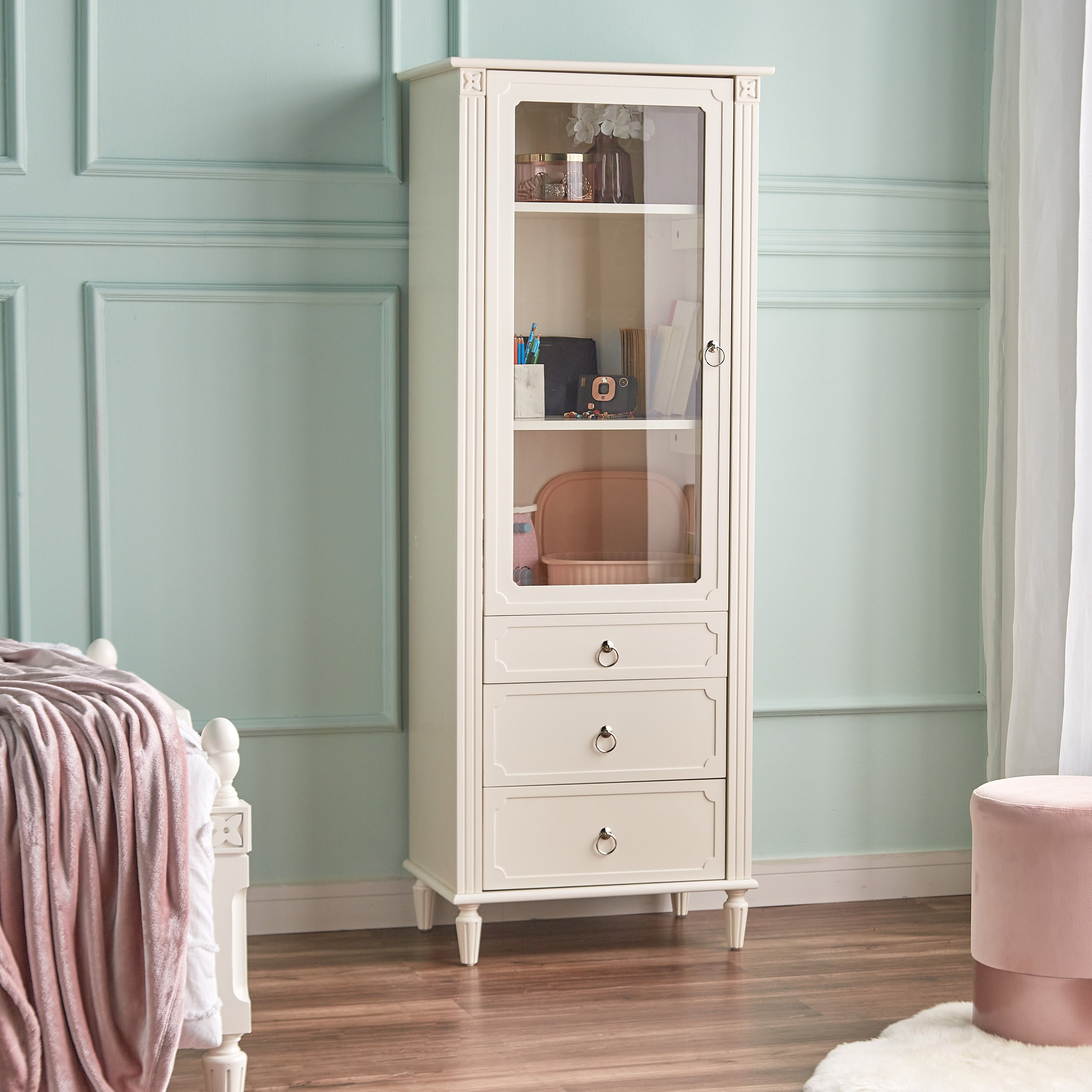 Chest of store drawers armoire