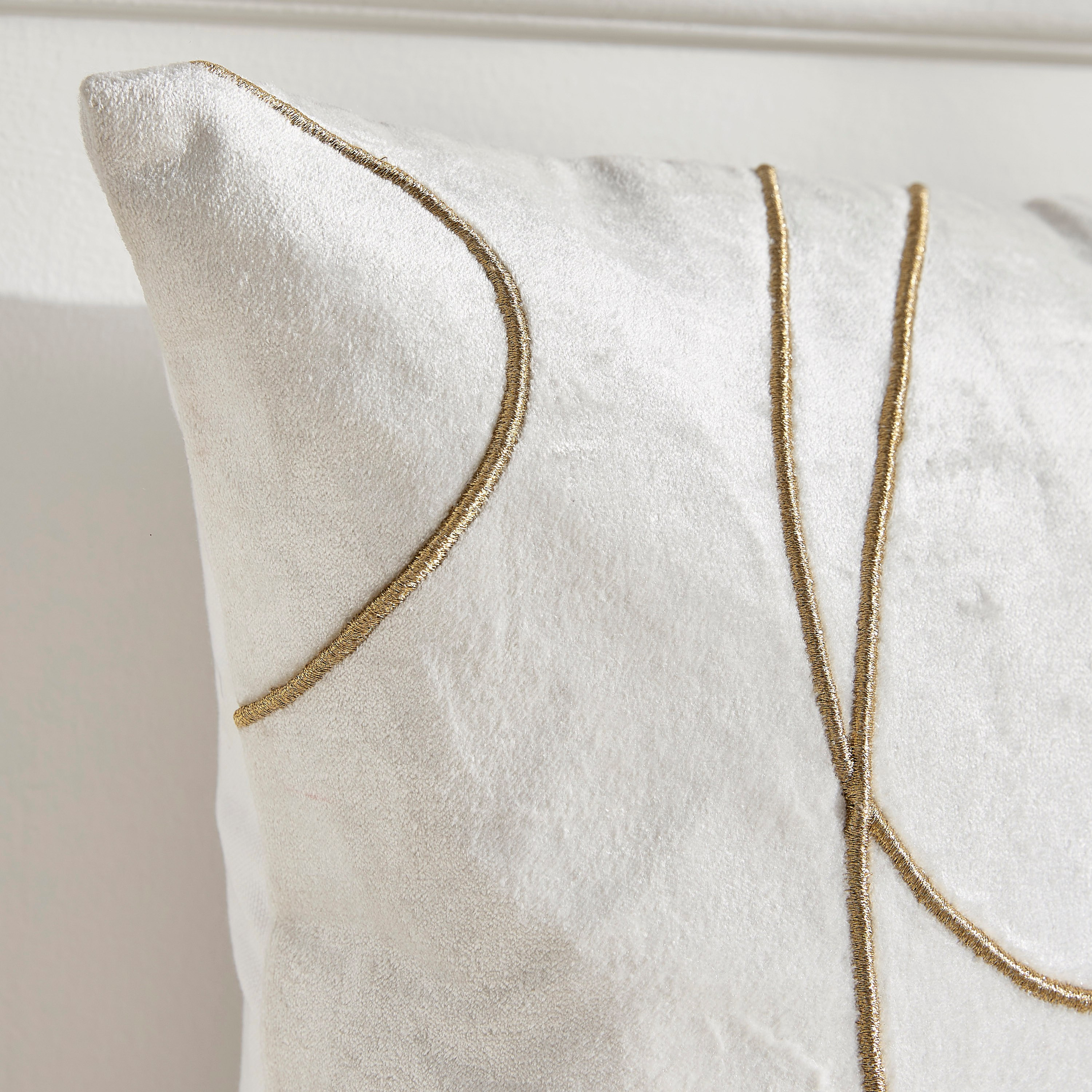 Elagant Embroidered Cushion Cover - 45x45 cm-household-cushionsandthrows-cushioncovers-image-2