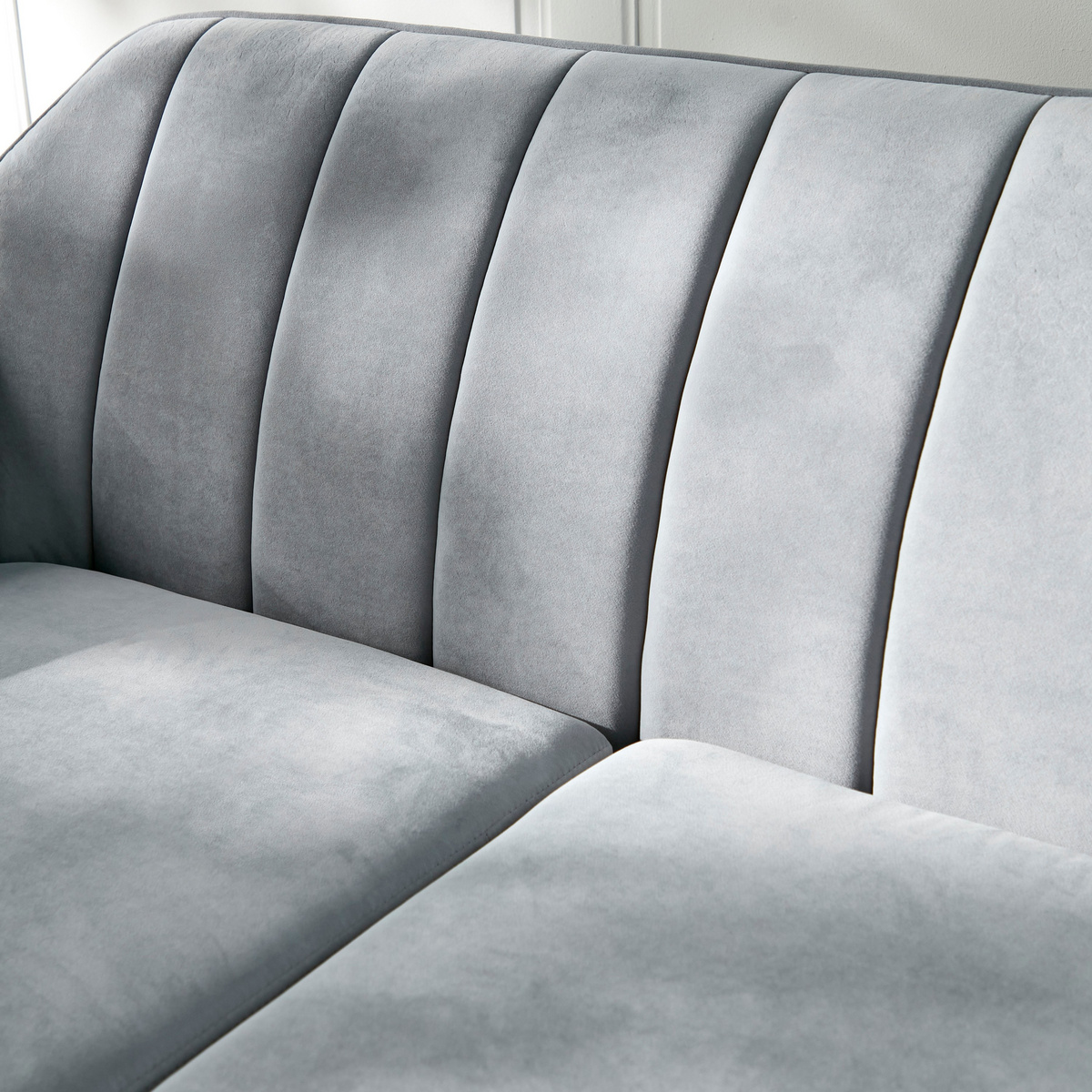 كنب مخمل ذات تصميم انيق بلمسة ديزموند 14 | كنب مخمل ذات تصميم انيق بلمسة ديزموند