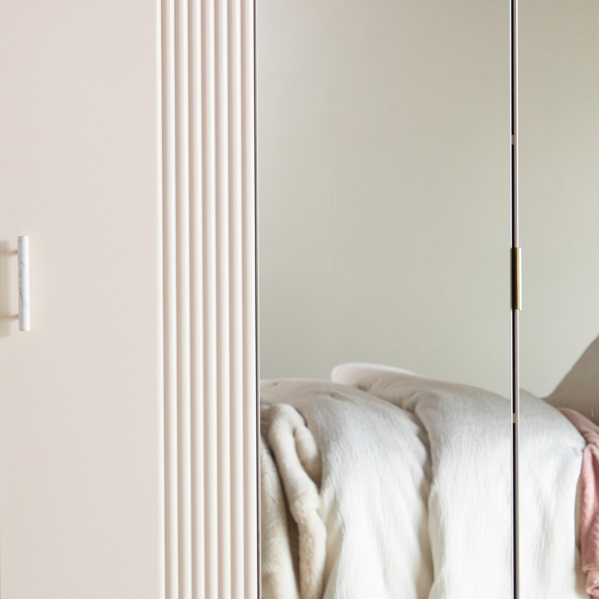 خزانة ملابس بـ6 أبواب وأدراج - كورتني 16 | خزانة ملابس بـ6 أبواب وأدراج - كورتني