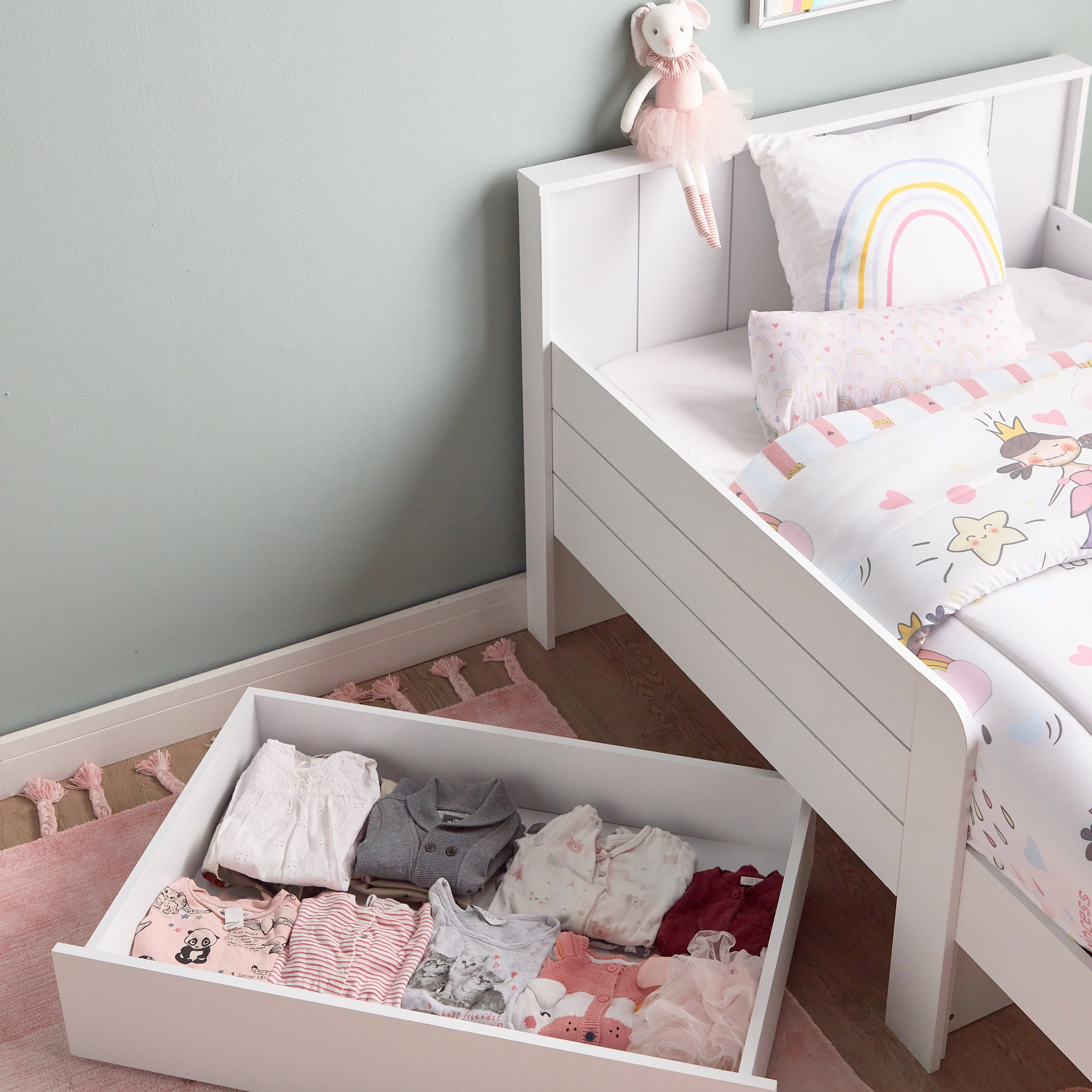 Extendable sales childs bed