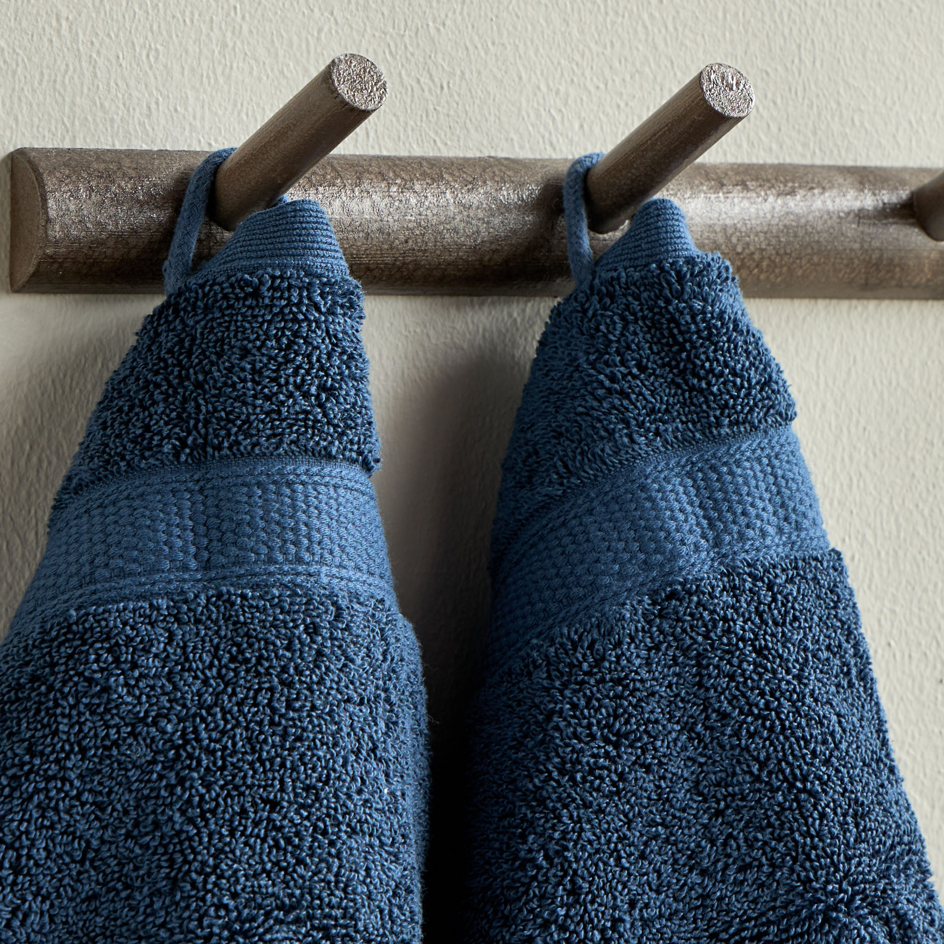 Serene 650 GSM Microcotton Bath Towel - 70x140 cm-household-bathandlaundry-bathlinen-towels-image-2