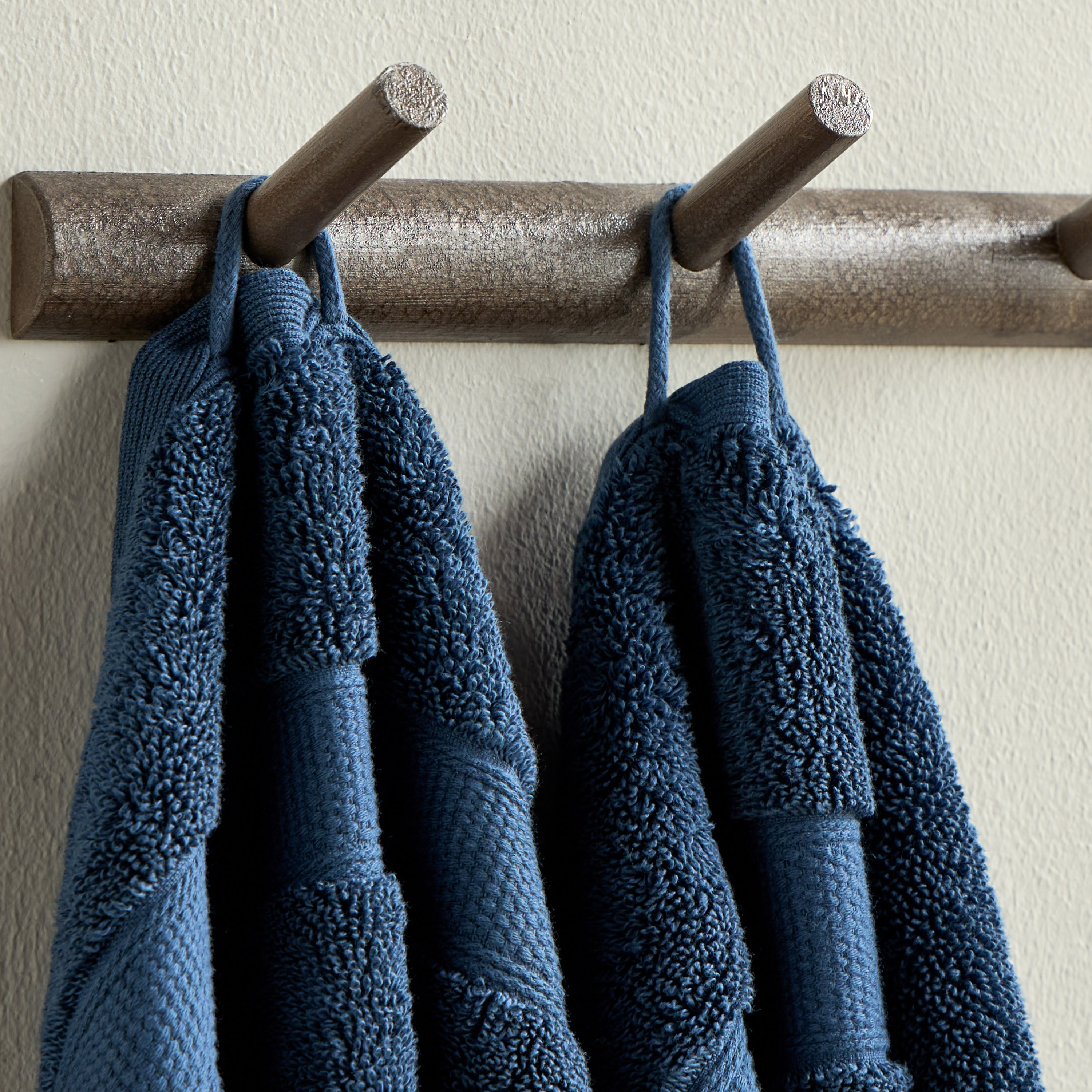 Serene 650 GSM Microcotton Hand Towel - 50x90 cm-household-bathandlaundry-bathlinen-towels-image-5