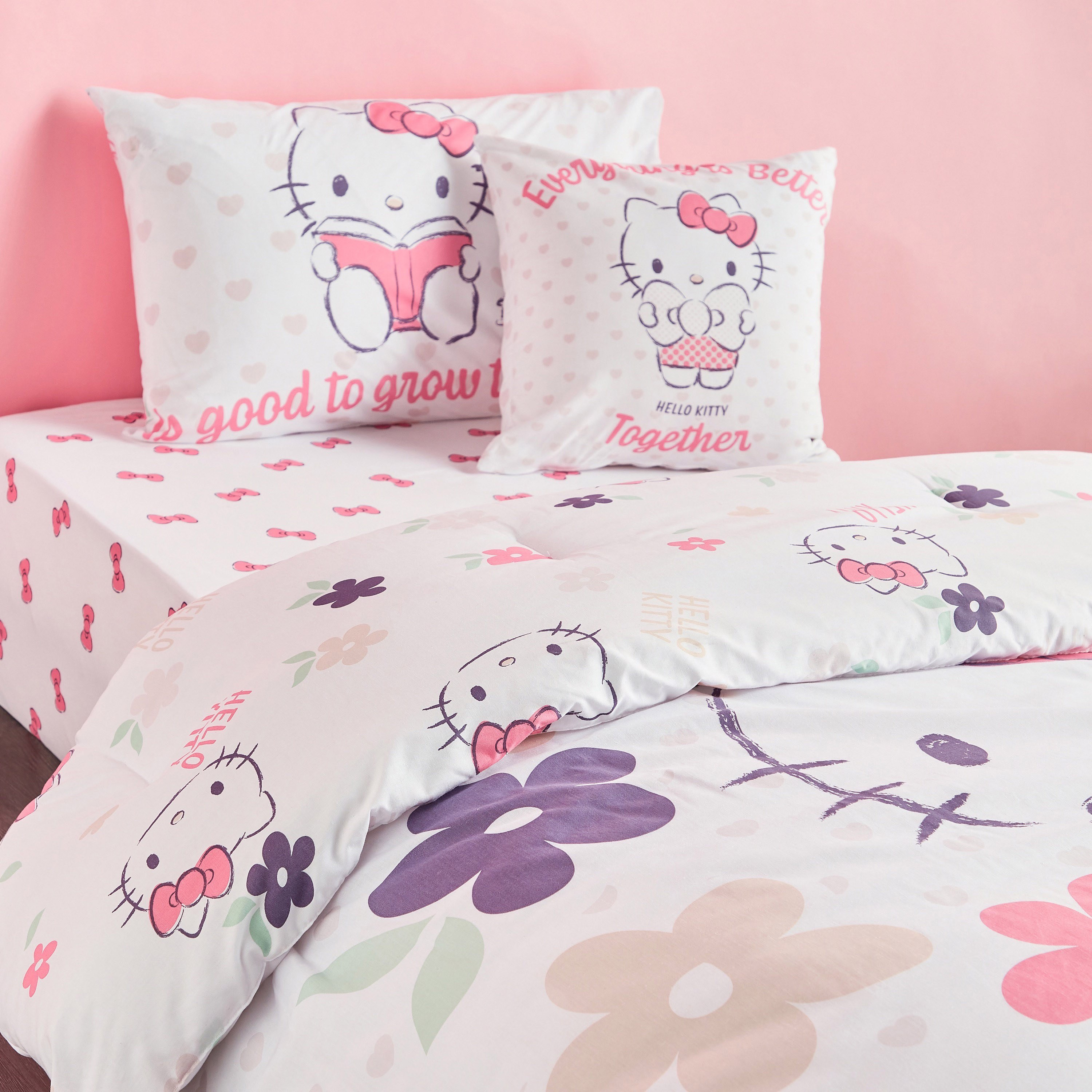 Hello kitty hot sale pillow set