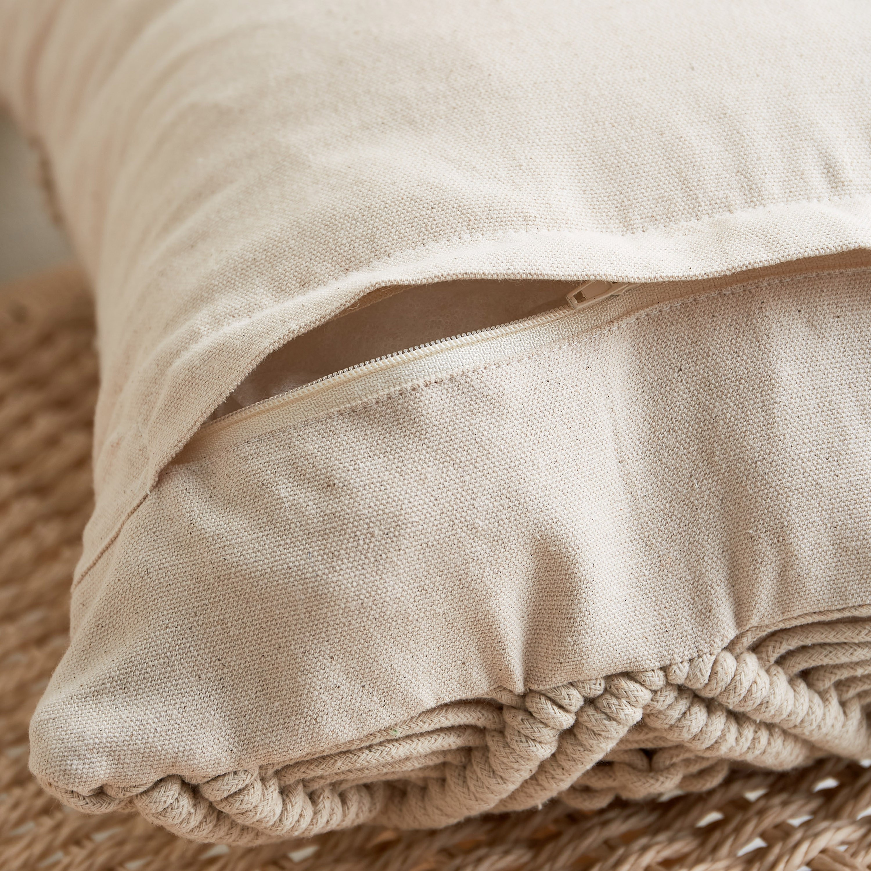 غطاء وسادة مكرامي - ويستكوست باراكورد - 45x45 سم-household-cushionsandthrows-cushioncovers-image-3