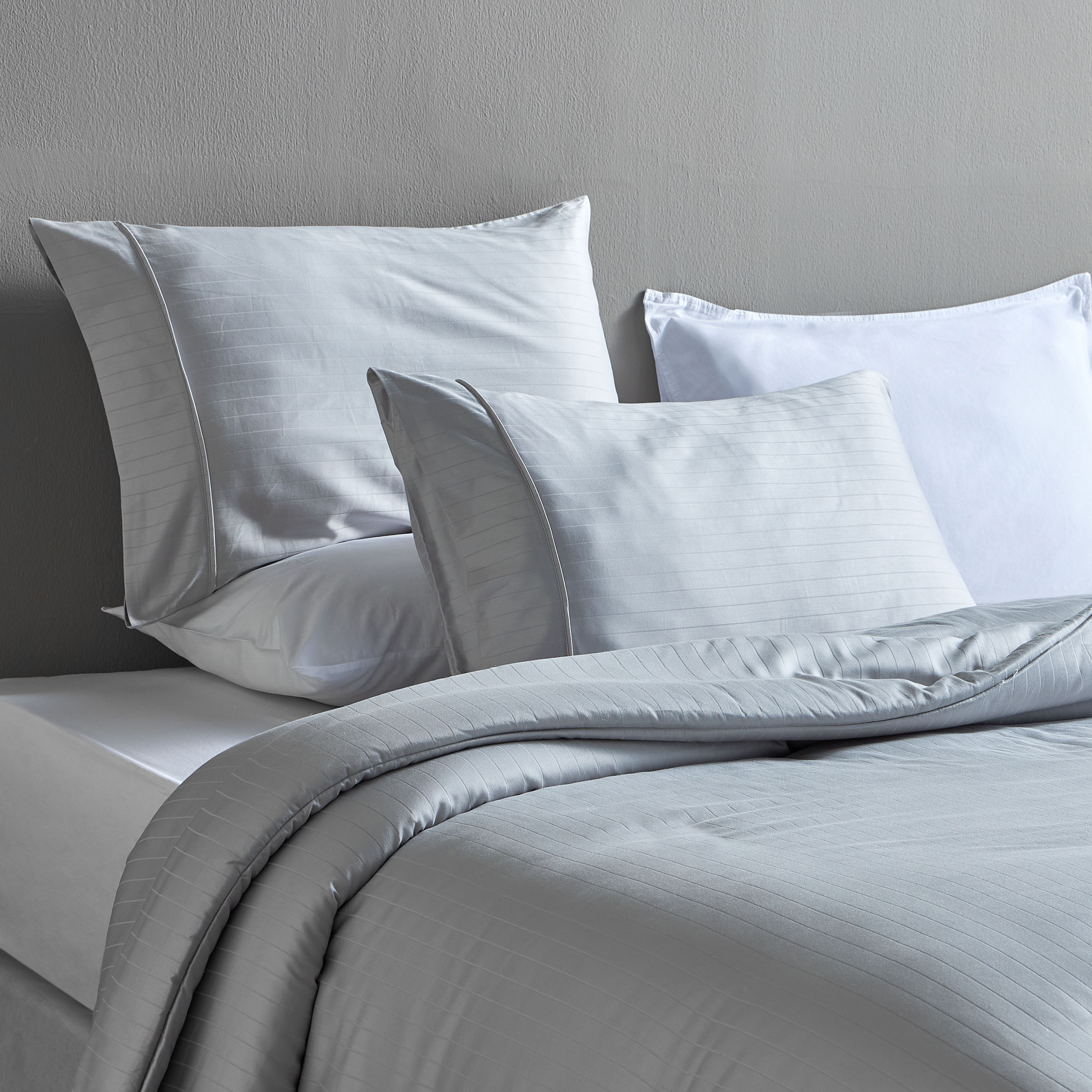 Hampton Cotton Sateen Jacquard 220 Thread Count 3-Piece Queen Comforter Set - 200x240 cm-household-bedding-comfortersandbedspreads-comforters-image-1