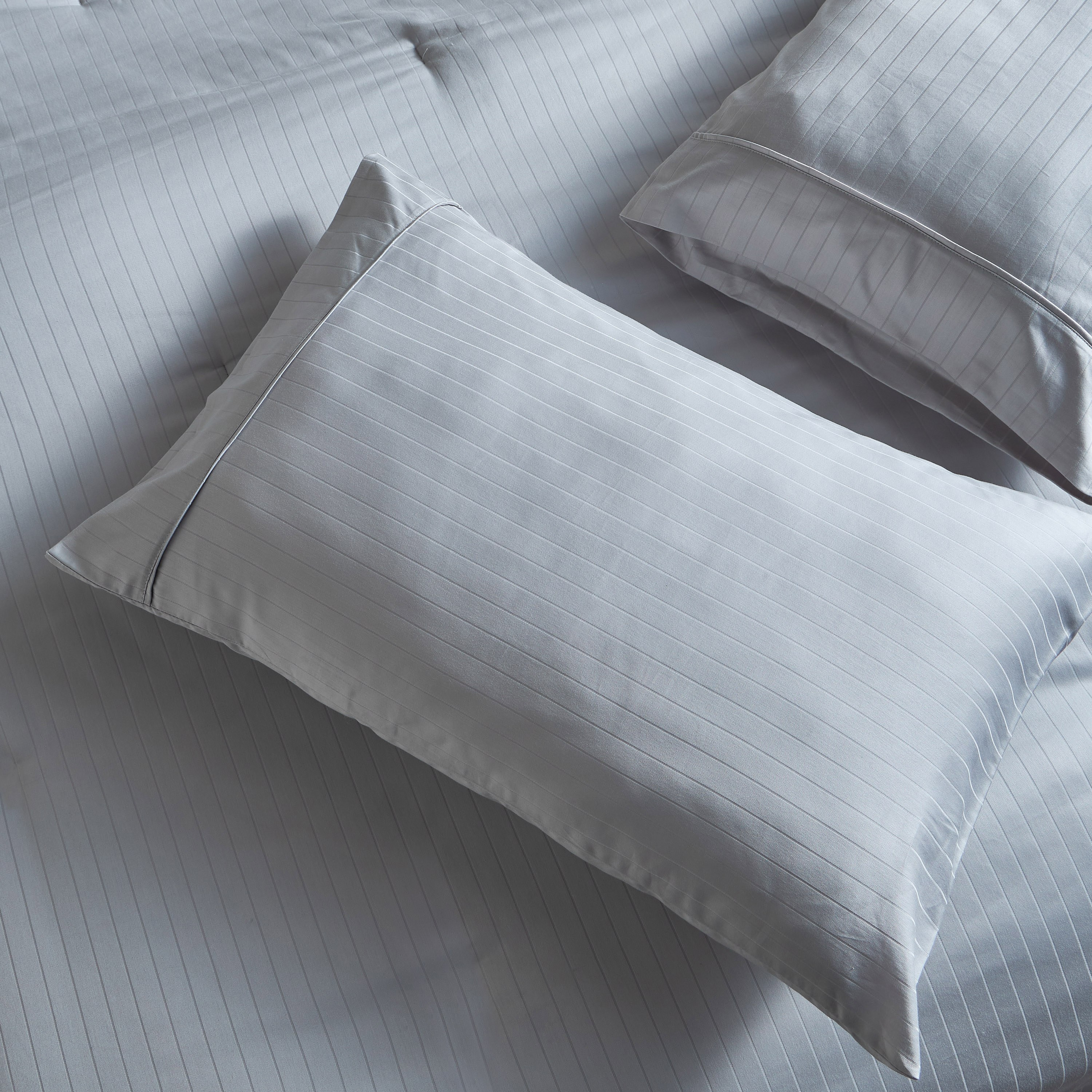 Hampton Cotton Sateen Jacquard 220 Thread Count 3-Piece Queen Comforter Set - 200x240 cm-household-bedding-comfortersandbedspreads-comforters-image-3
