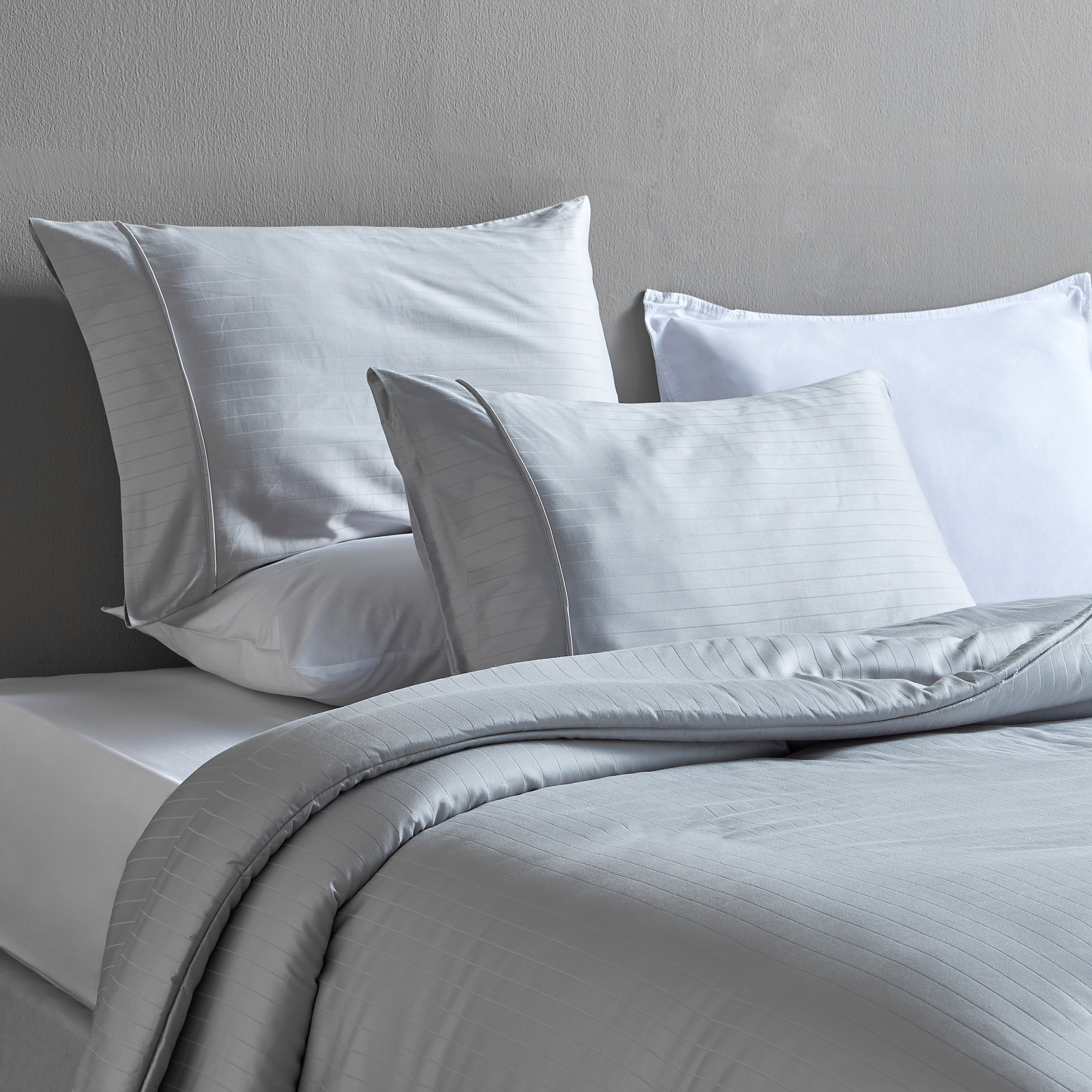 Hampton Cotton Sateen Jacquard 220 Thread Count 3-Piece Super King Comforter Set - 250x260 cm-household-bedding-comfortersandbedspreads-comforters-image-1