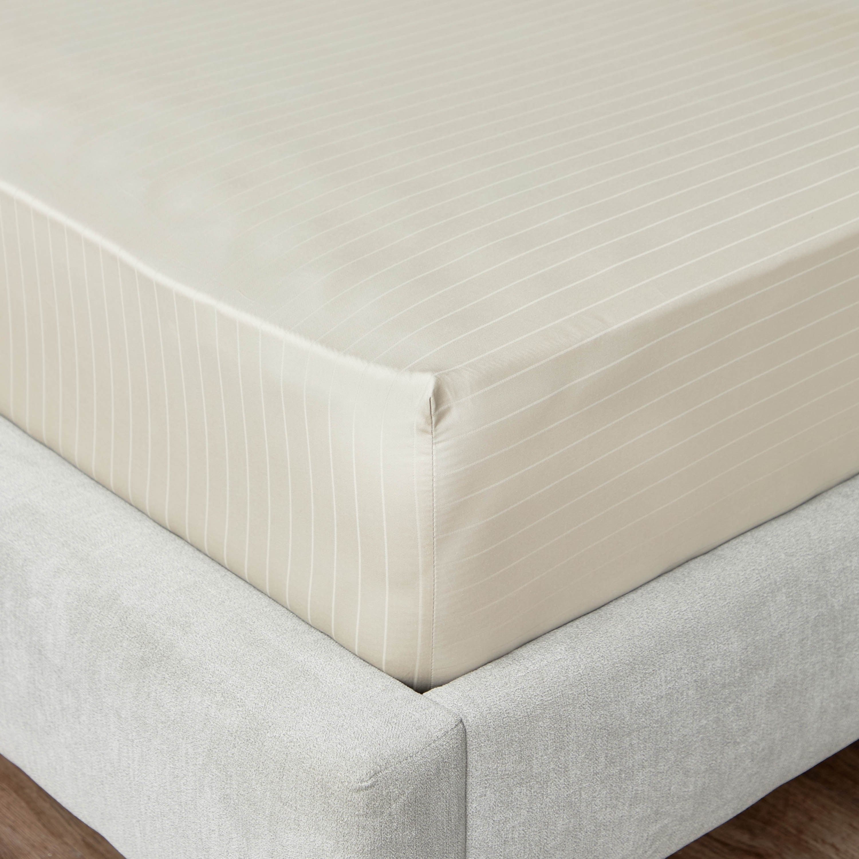 Hampton Cotton Sateen 220 Thread Count Full Fitted Sheet - 120x200 cm-household-bedding-sheetsandpillowcases-fittedsheets-image-1