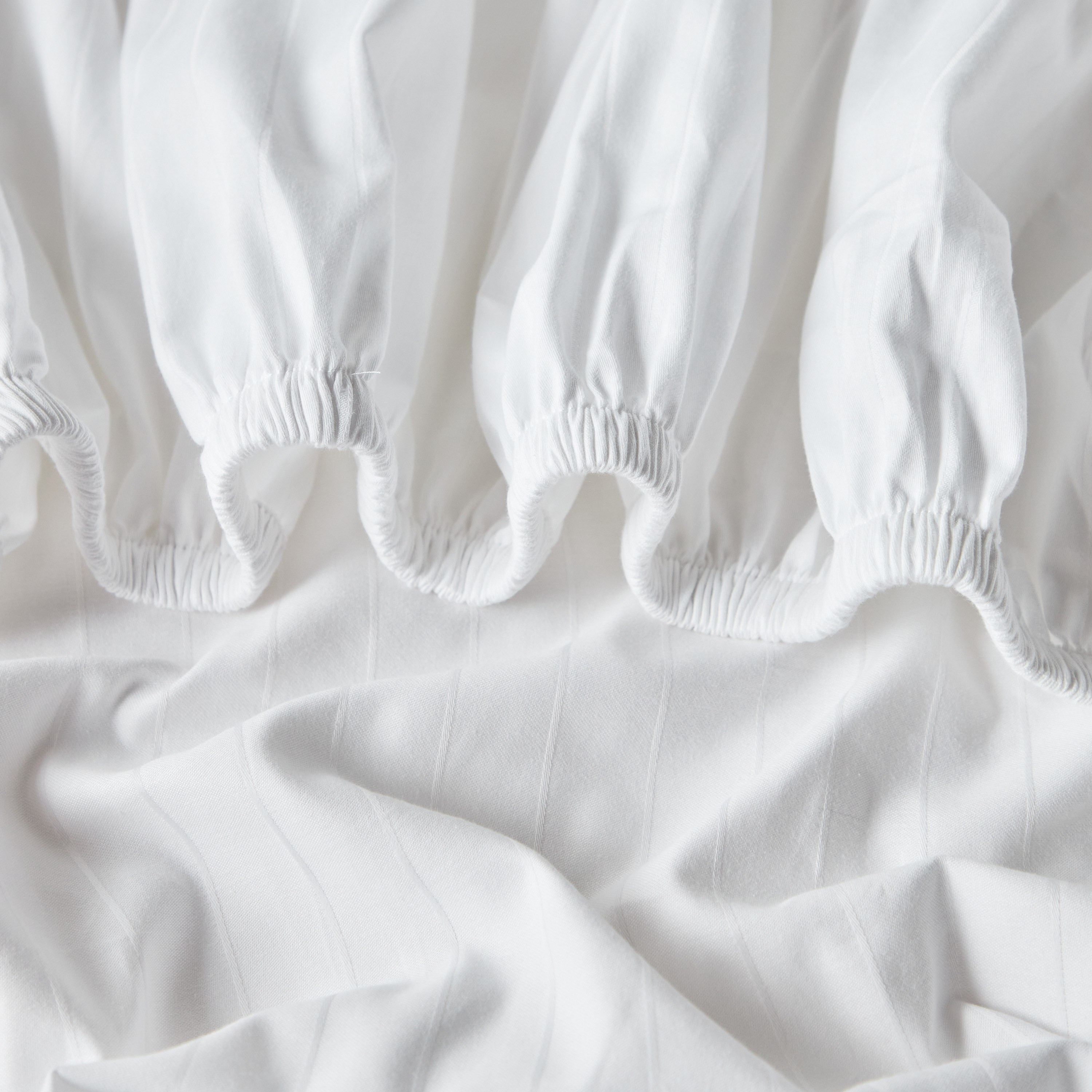 شرشف مطاطي كوين عدد خيوط 220 قطن ساتين - هامبتون - 160x200 سم-household-bedding-sheetsandpillowcases-fittedsheets-image-2