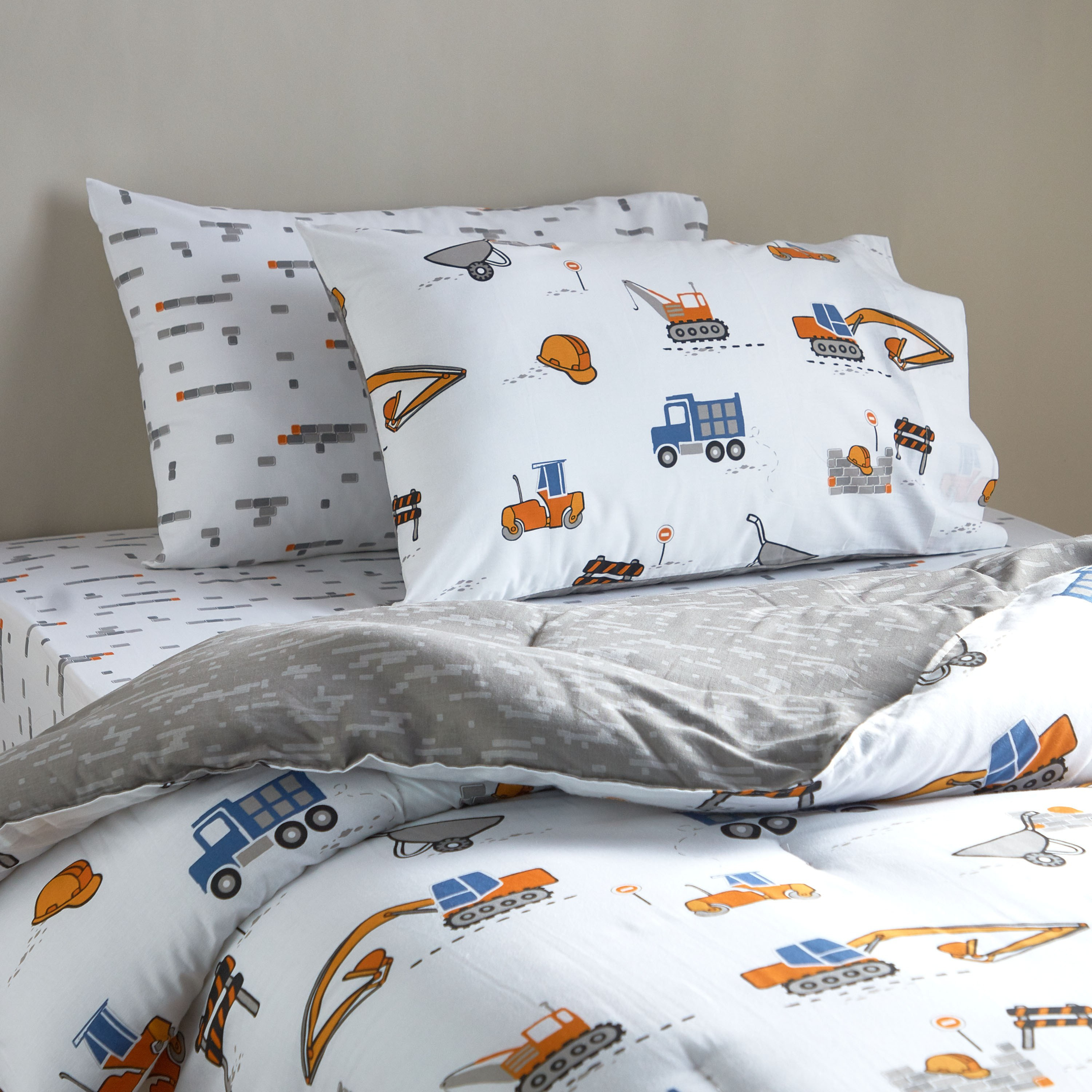 طقم لحاف وشرشف فردي 4 قطع قطن بطبعات شاحنات البناء - أليكس - 135x220 سم-babyandkids-beddingandwindows-bedding-comforters-image-1