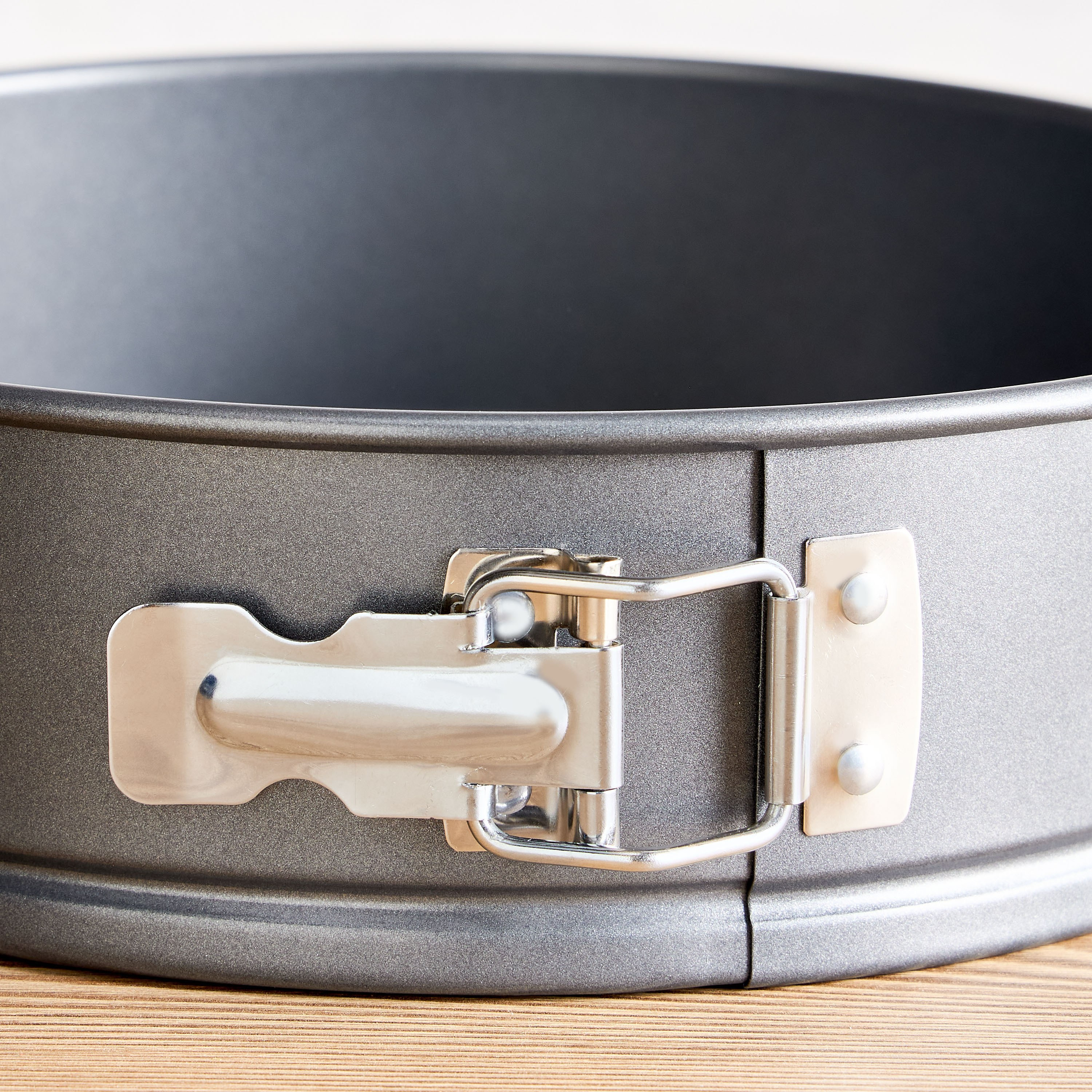 صينية سبرينجفورم من الفولاذ الكربوني - بيتي كروكر-household-kitchen-bakeware-bakingpansandmoulds-image-2
