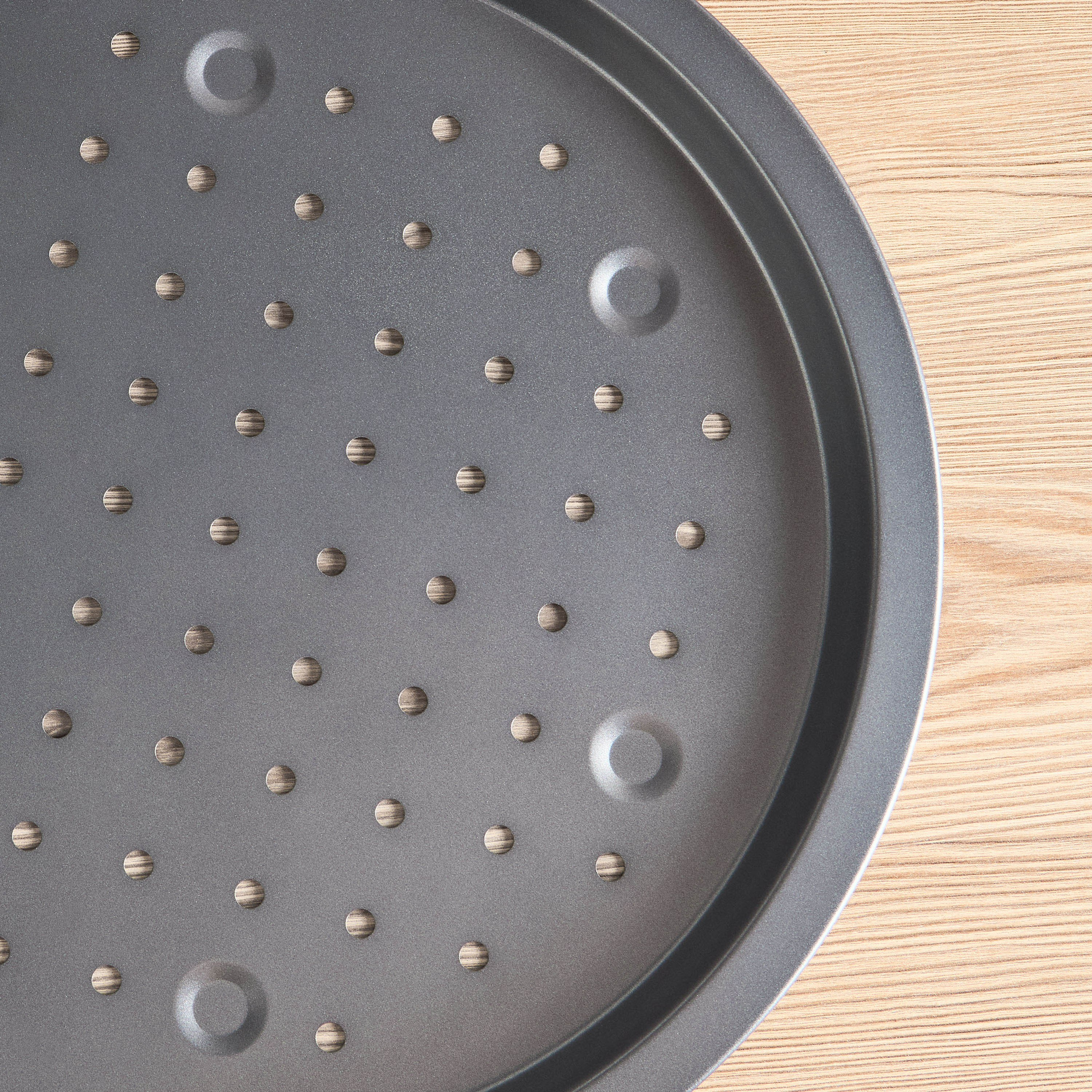 صينية بيتزا كريسبر من الفولاذ الكربوني - بيتي كروكر - 35 سم-household-kitchen-bakeware-bakingpansandmoulds-image-2