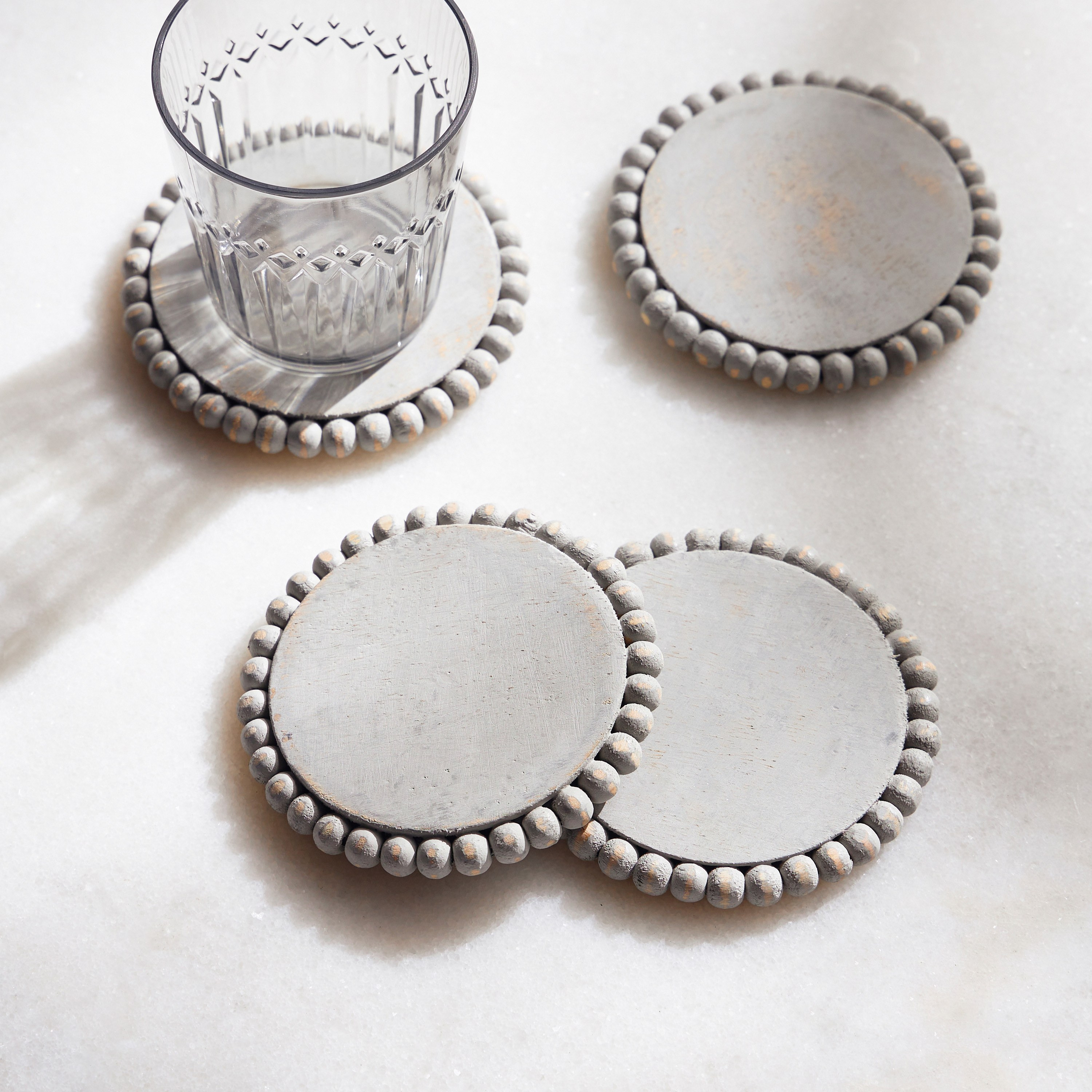 طقم واقيات طاولة خشب 4 قطع - 10x10 سم-household-dining-tablelinen-napkinsandaccessories-image-1