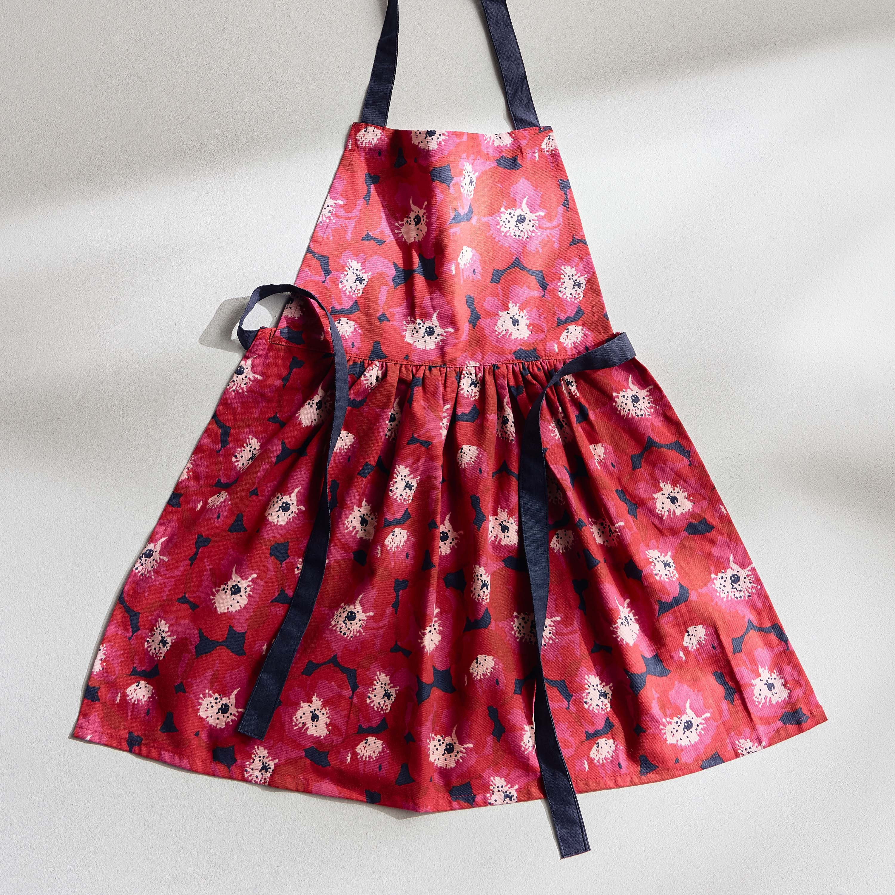 Shop Artful Blossom Apron - 124 cm | Homecentre Qatar