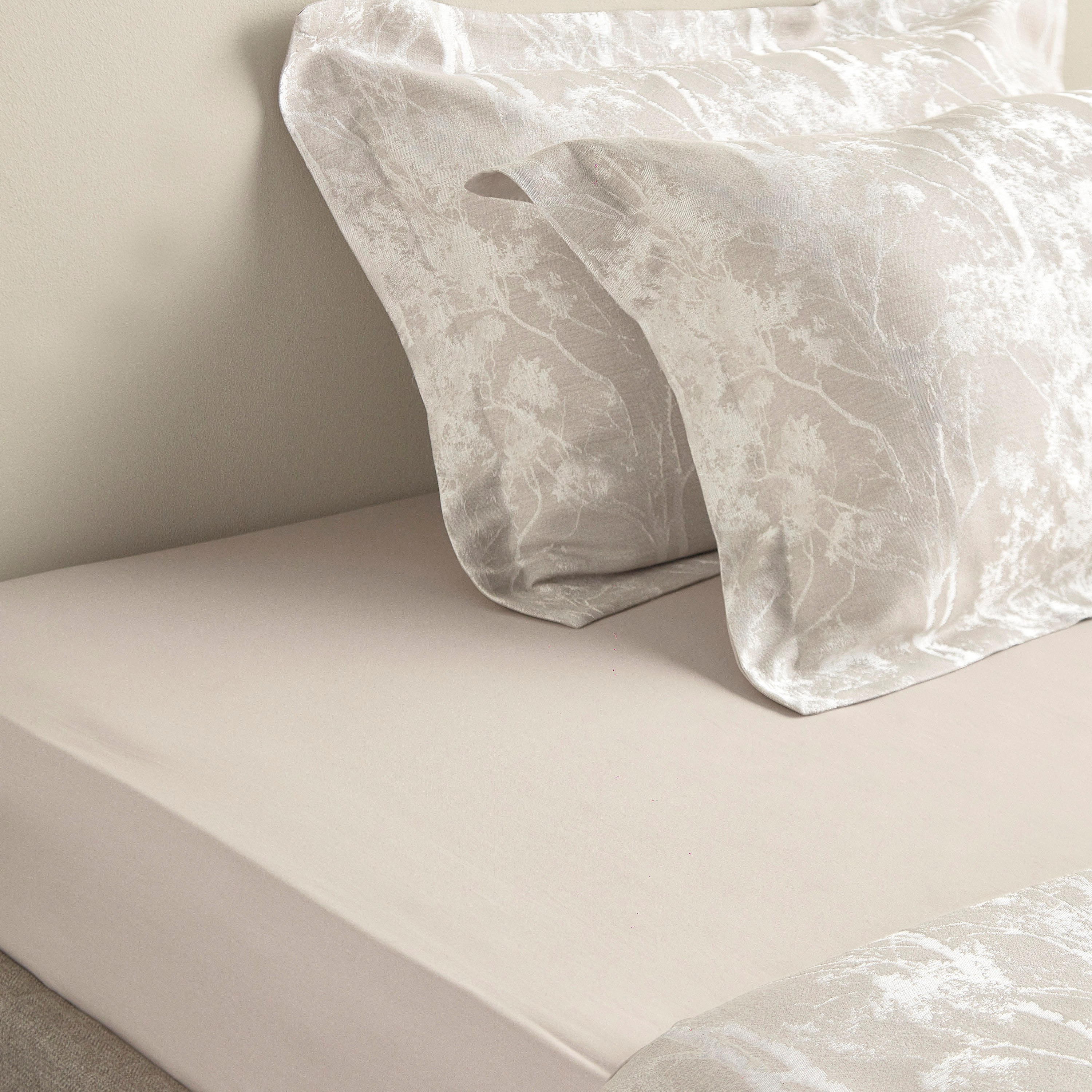 Niobe Jacquard 6-Piece Super King Comforter and Sheet Set - 240x260 cm-household-bedding-comfortersandbedspreads-bedinabag-image-4