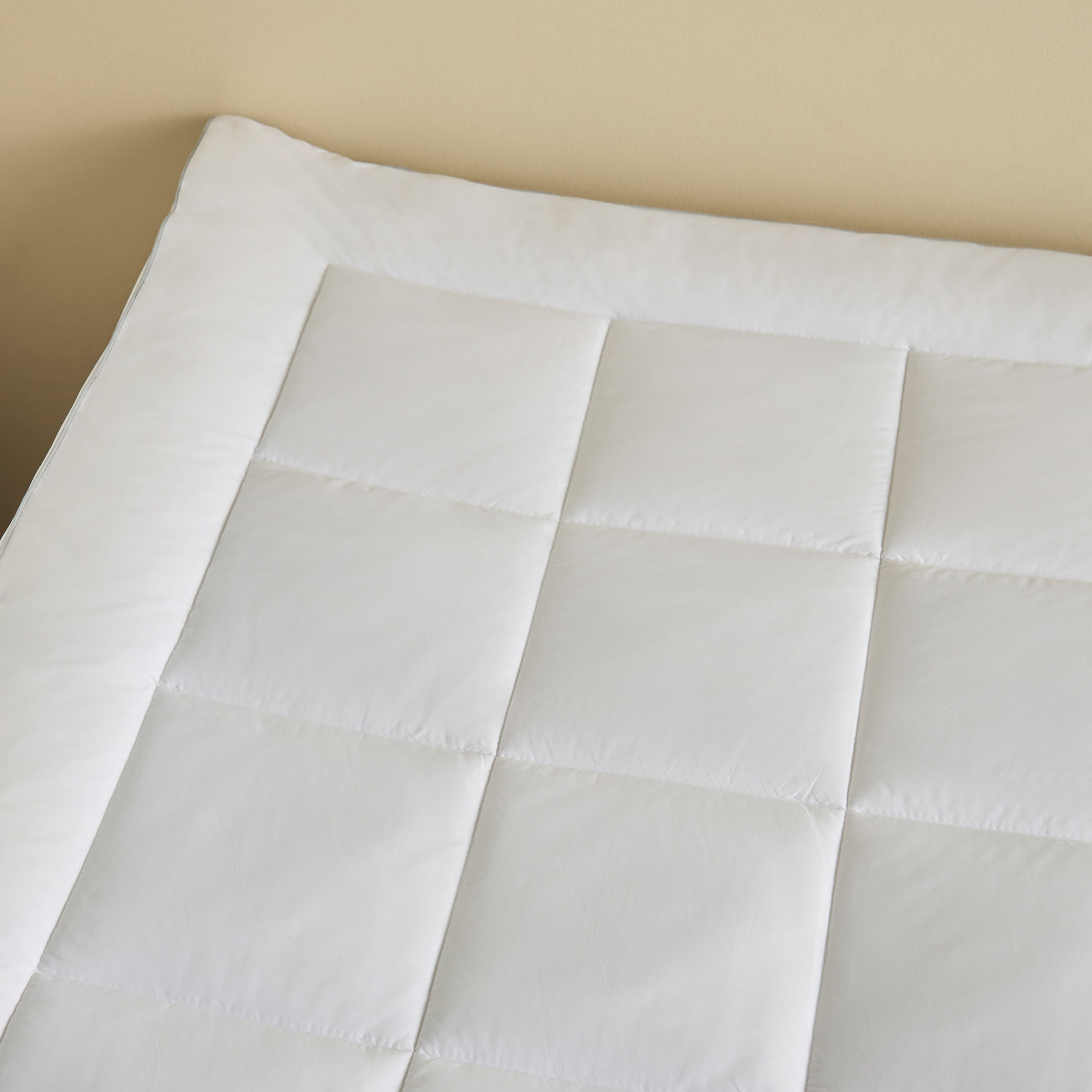 Lucent Premium Down Alternative King Mattress Topper - 180x200x4 cm-household-bedding-mattresstoppersandprotectors-mattresstoppers-image-2