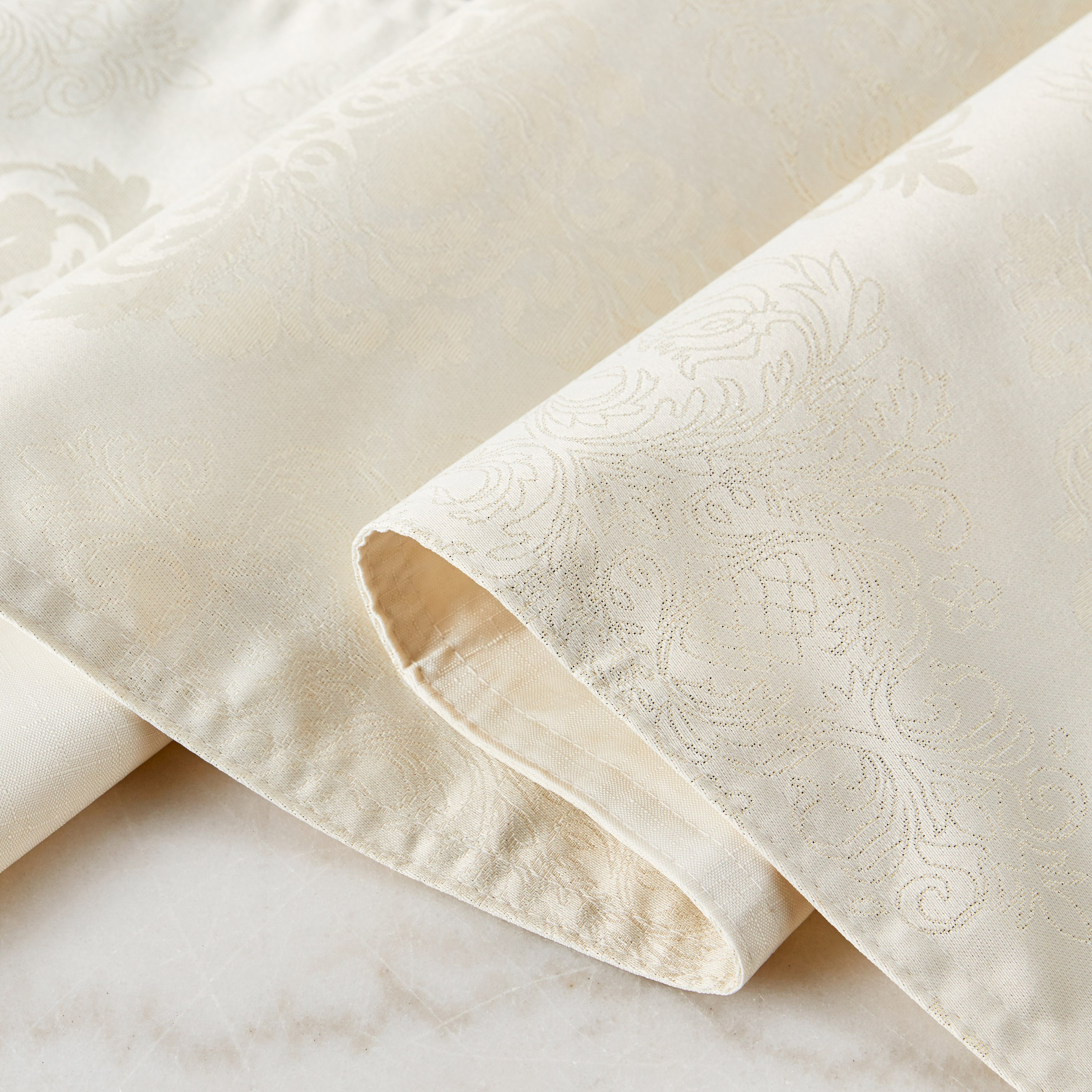 مفرش طاولة - كالب - 180 سم-household-dining-tablelinen-runnersandtablecovers-image-2
