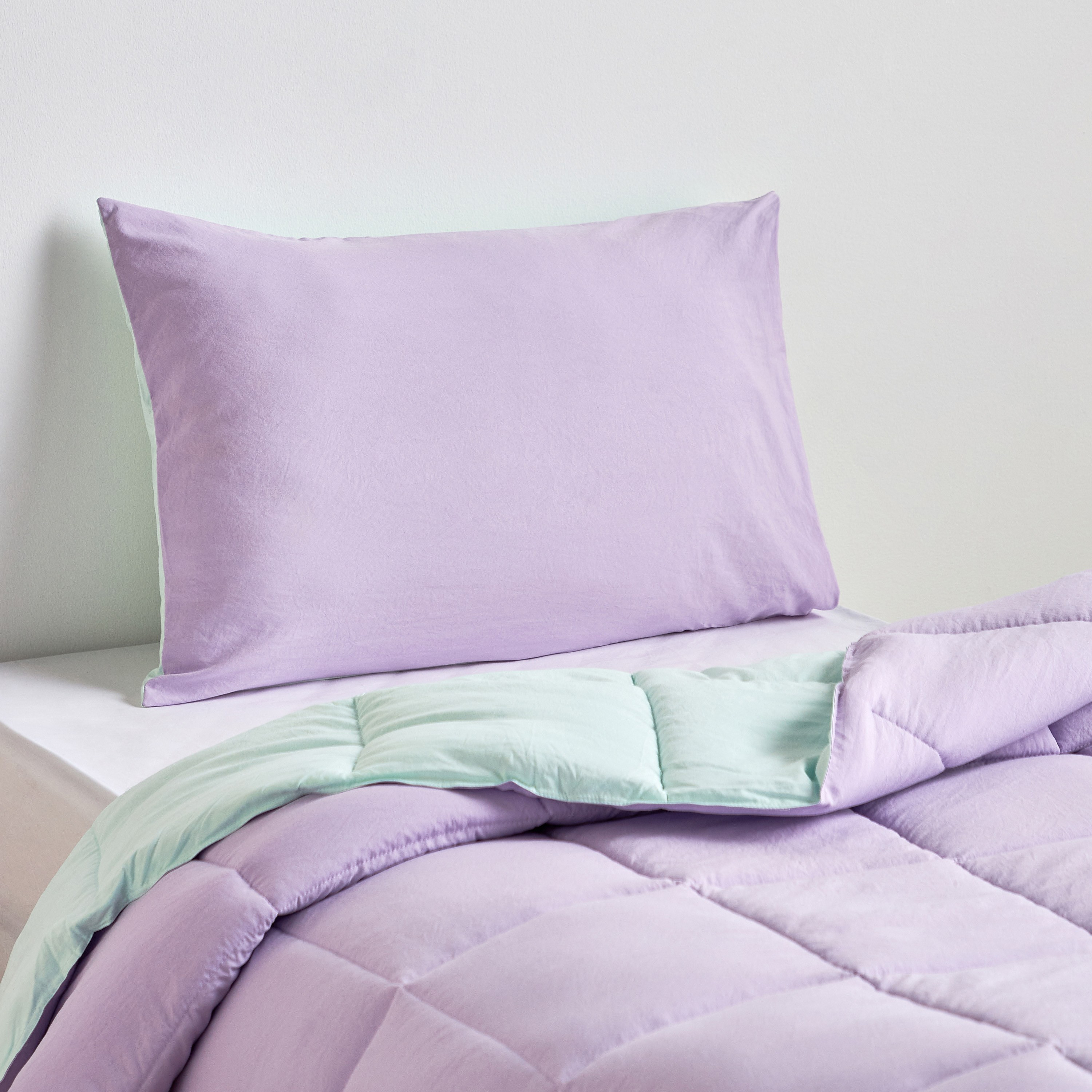 طقم لحاف قطعتين على الوجهين - كادليس - 150x200 سم-kids-beddingandwindows-bedding-comforters-image-1