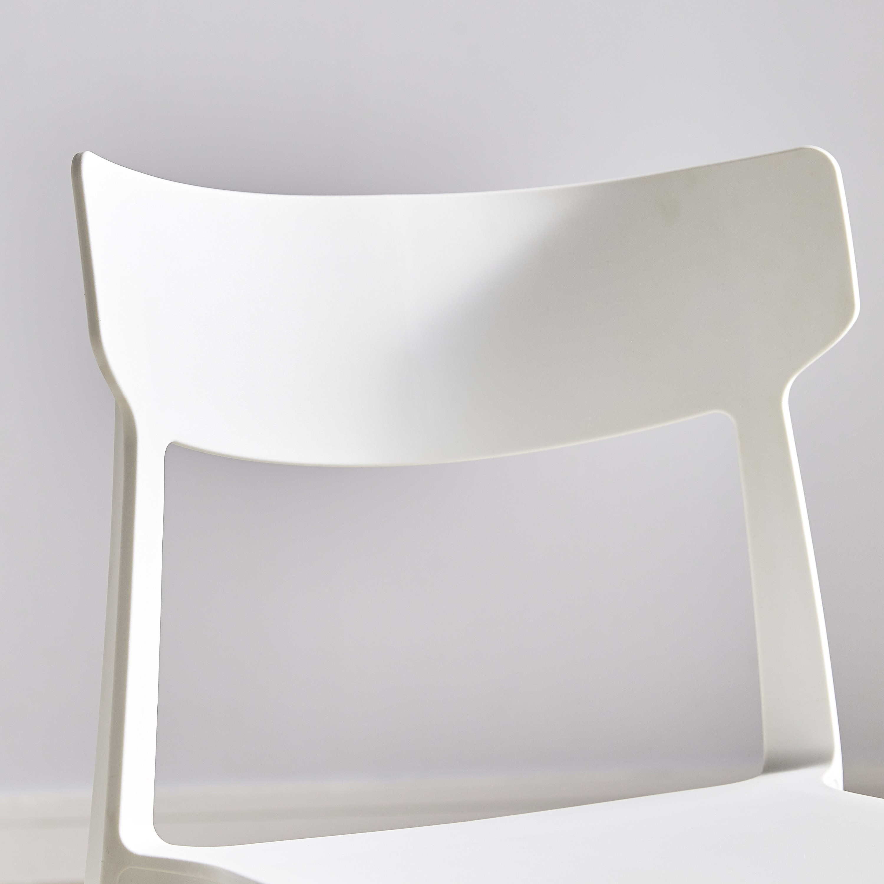 Iconic Dining Chair-furniture-diningroom-chairsandbenches-image-3