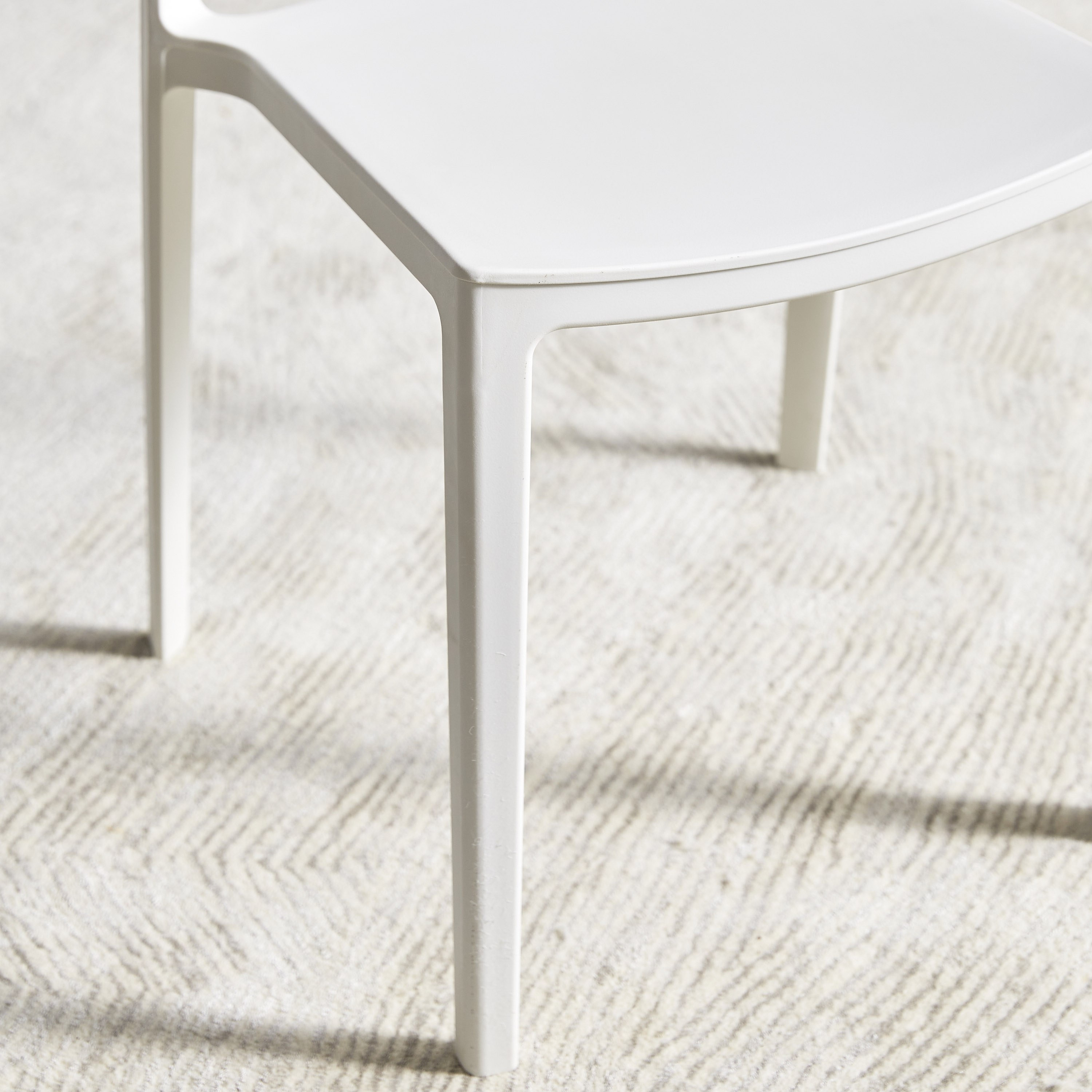 Iconic Dining Chair-furniture-diningroom-chairsandbenches-image-4