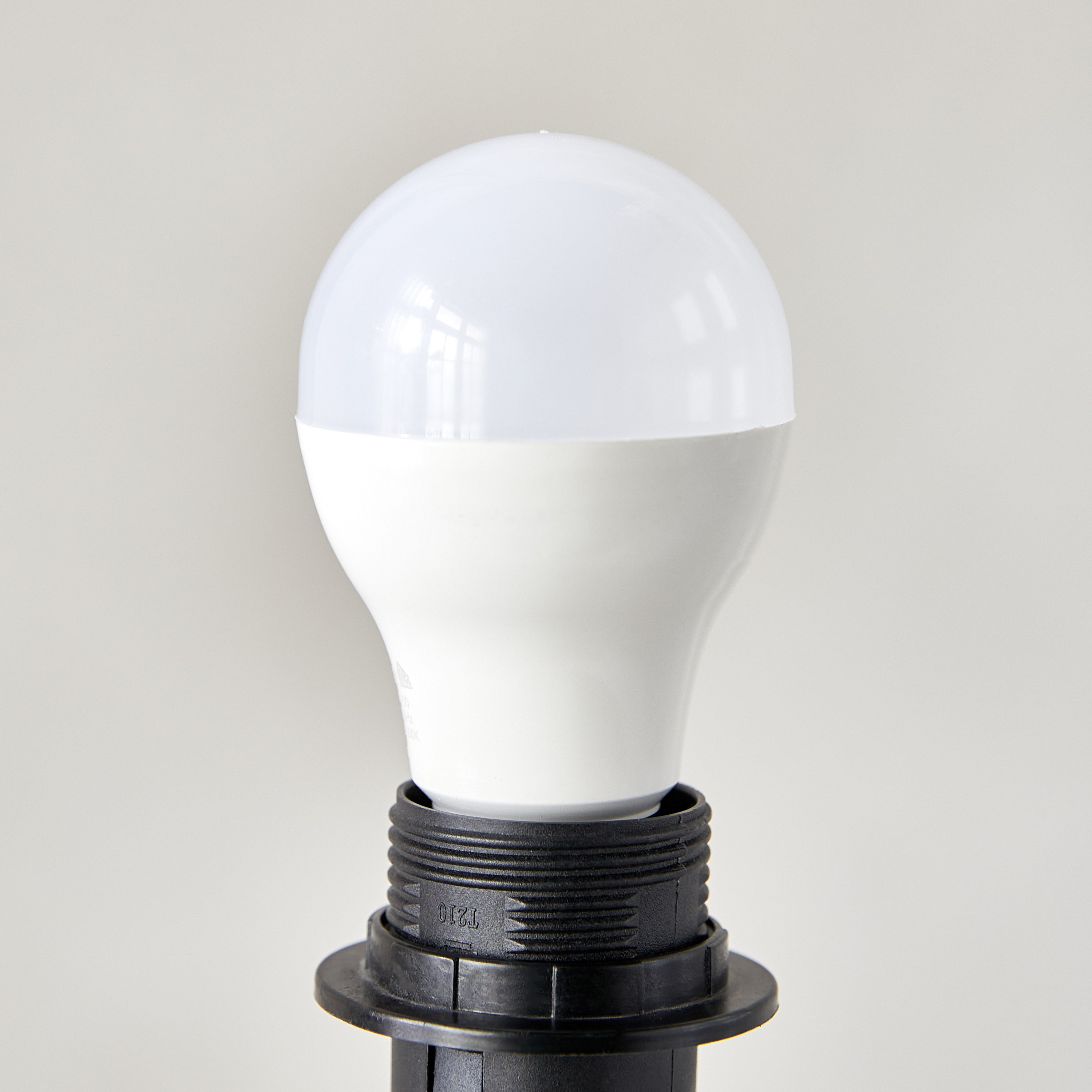 9 W A60 LED Bulb - E27 945 lumen Warm White-household-lighting-bulbsandbatteries-bulbs-image-2