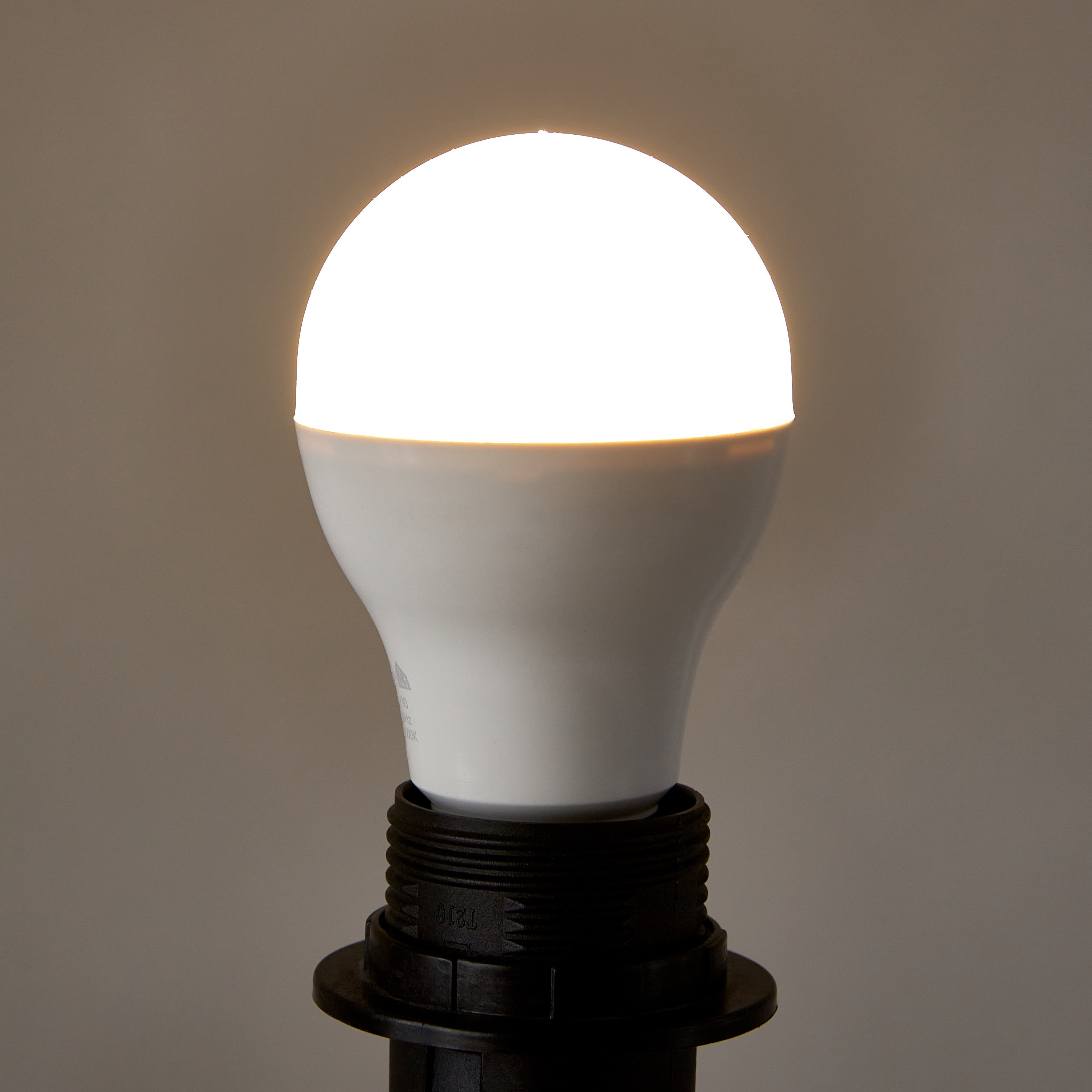 9 W A60 LED Bulb - E27 945 lumen Warm White-household-lighting-bulbsandbatteries-bulbs-image-3