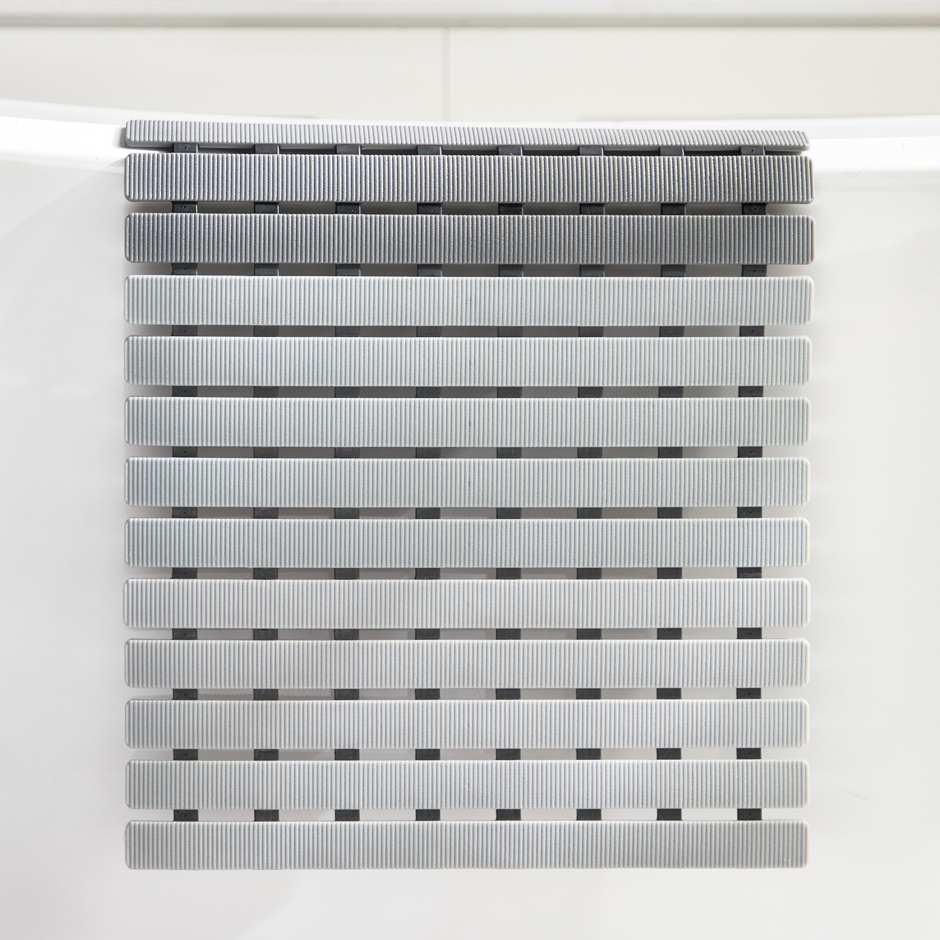 Linear Bath Mat - 40x63 cm-household-bathandlaundry-bathlinen-bathmatsandtubmats-image-2