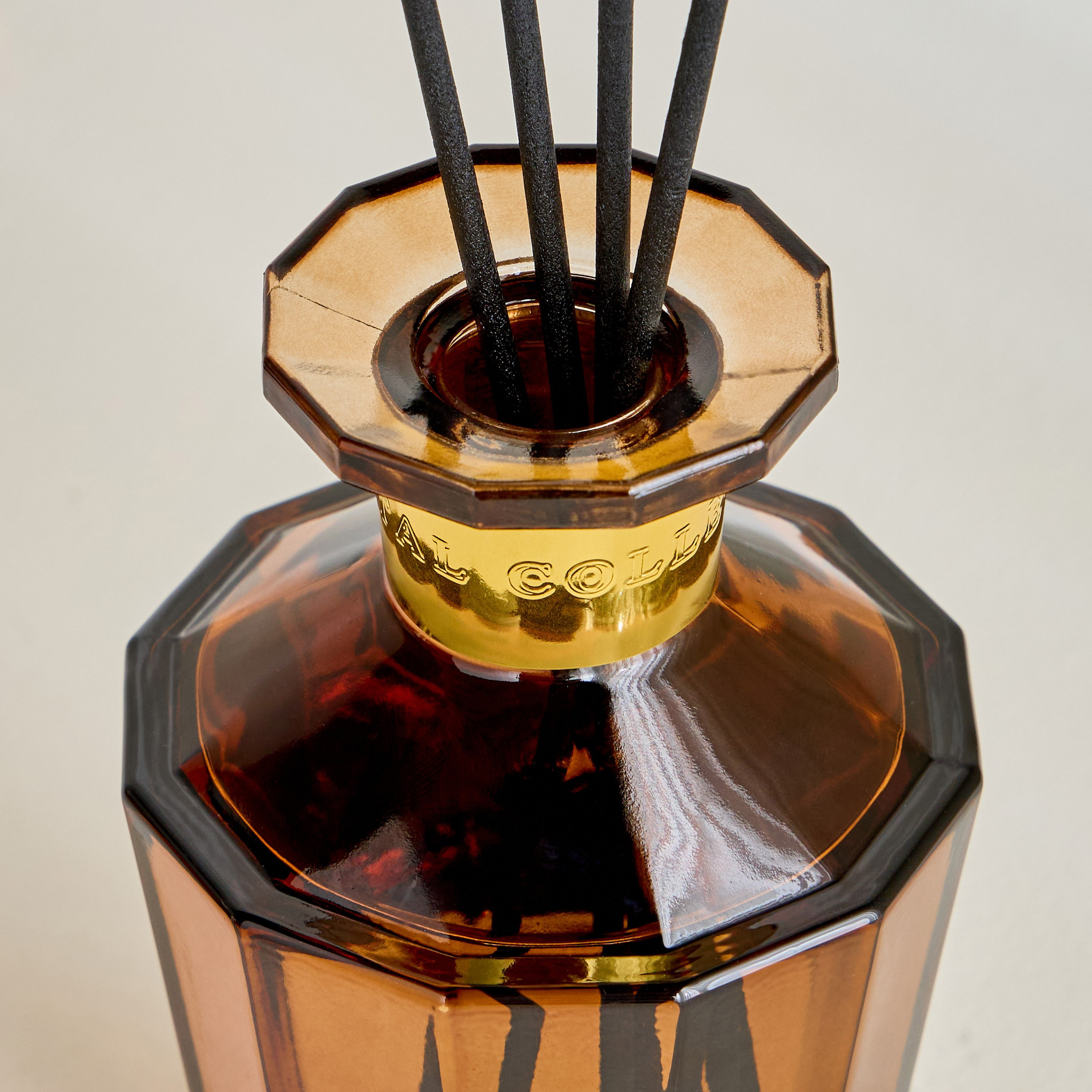 Oriental Black Forest Reed Diffuser - 500 ml-household-homefragrance-reeddiffusers-image-3